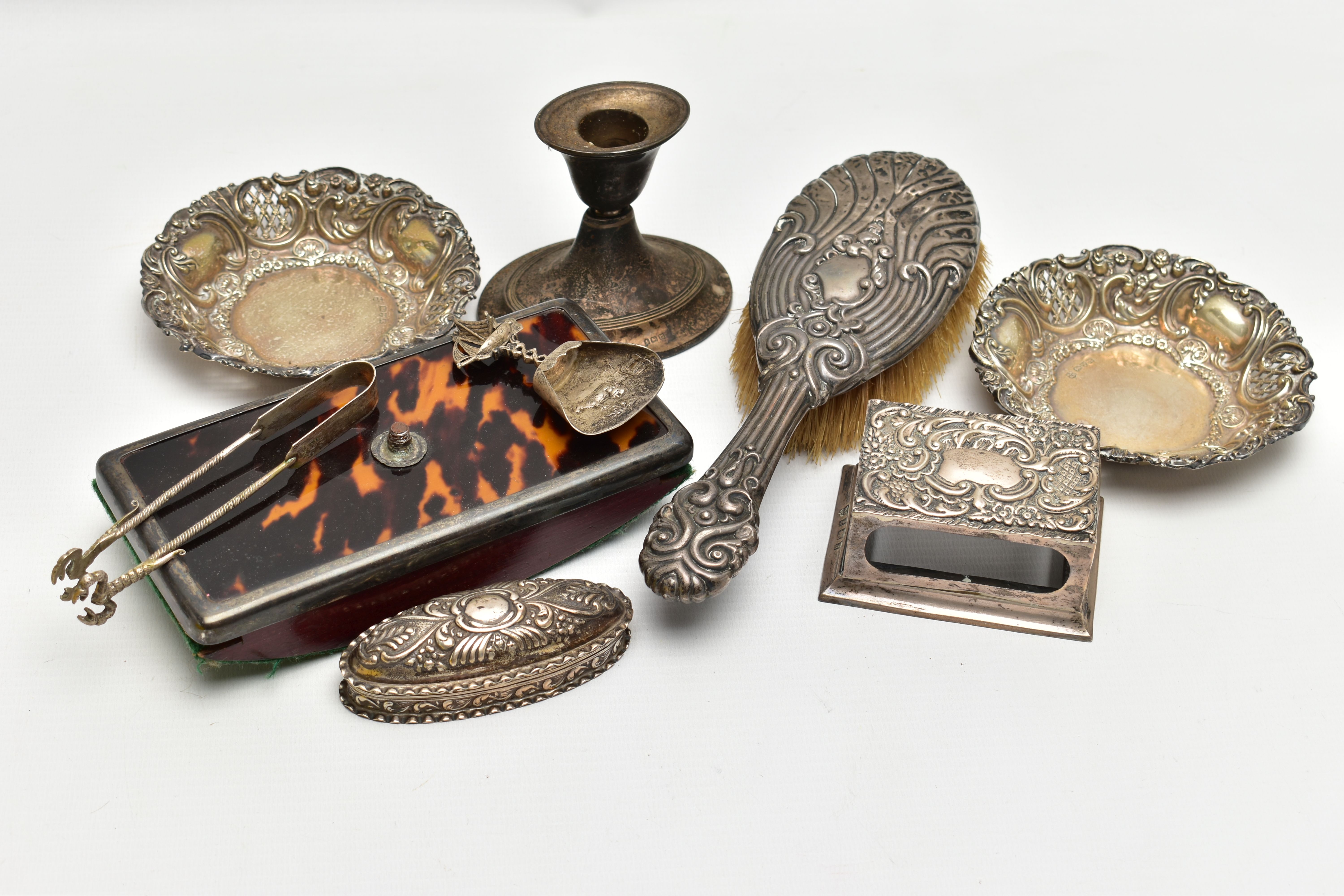 A SMALL PARCEL OF ASSORTED LATE VICTORIAN, EDWARDIAN AND LATER SILVER, comprising a pair of circular