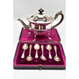 AN EARLY 20TH CENTURY SILVER TEAPOT AND A SET OF SIX GEORGE V SILVER COFFEE SPOONS IN AN