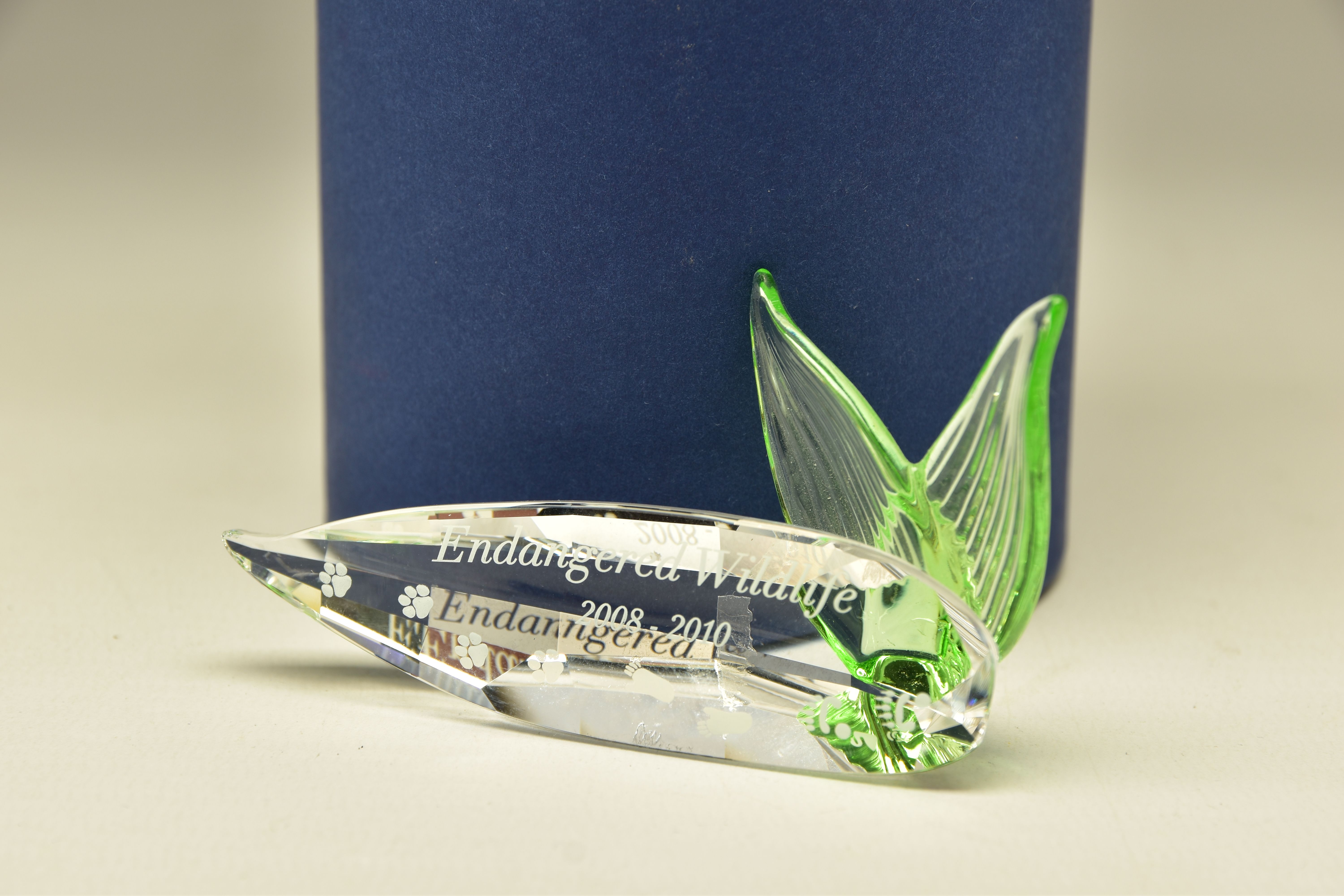 A BOXED SWAROVSKI CRYSTAL SOCIETY ENDANGERED WILDLIFE TITLE PLAQUE 2008-2010, (906929), height 4cm x - Image 3 of 4