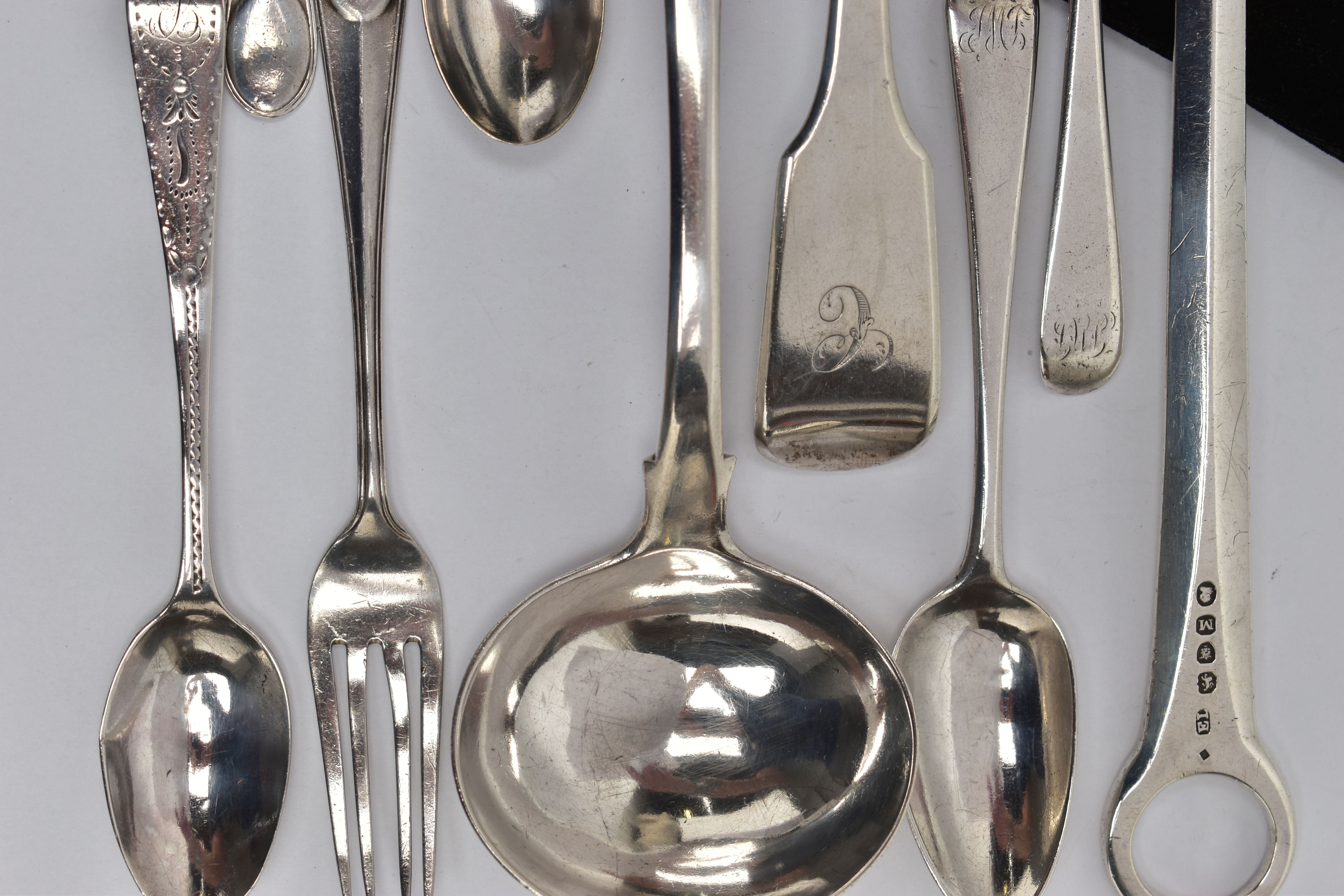 A GEORGE III SILVER MEAT SKEWER AND A SMALL PARCEL OF SILVER FLATWARE, the skewer engraved with - Image 3 of 5