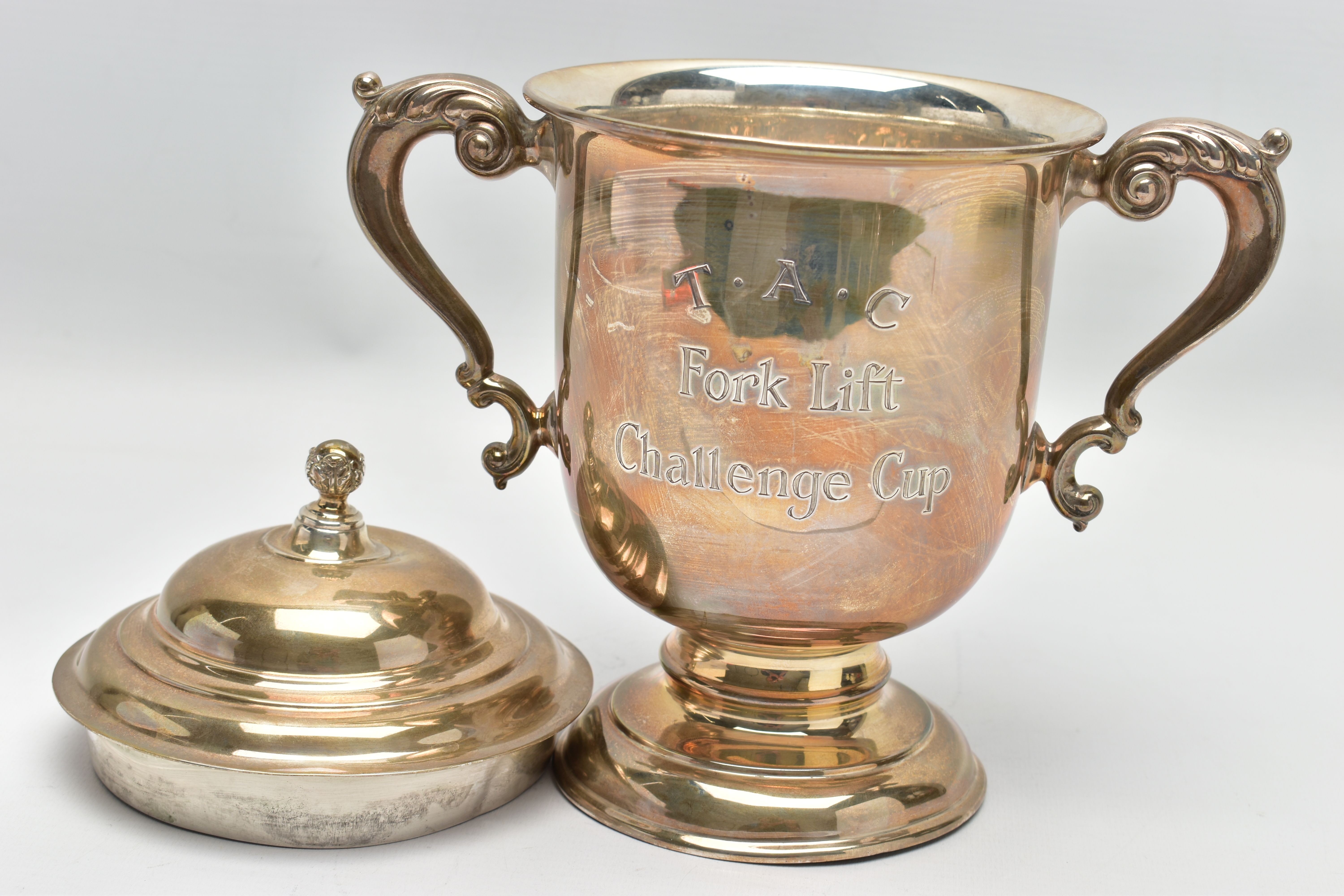 A GEORGE V SILVER TWIN HANDLED TROPHY CUP AND COVER, the pull off domed cover with foliate ball - Image 9 of 9