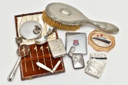 A PARCEL OF ASSORTED SILVER, WHITE METAL, PLATE, ETC, including a George V silver compact, engine