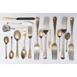 A SMALL QUANTITY OF 19TH AND 20TH CENTURY SILVER FLATWARE AND CUTLERY, including a set of five