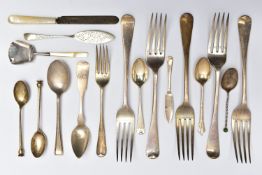 A SMALL QUANTITY OF 19TH AND 20TH CENTURY SILVER FLATWARE AND CUTLERY, including a set of five