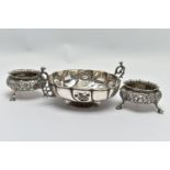 A PAIR OF LATE VICTORIAN OPEN SALTS OF CAULDRON FORM AND A LATE VICTORIAN TWIN HANDLED PEDESTAL