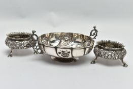 A PAIR OF LATE VICTORIAN OPEN SALTS OF CAULDRON FORM AND A LATE VICTORIAN TWIN HANDLED PEDESTAL