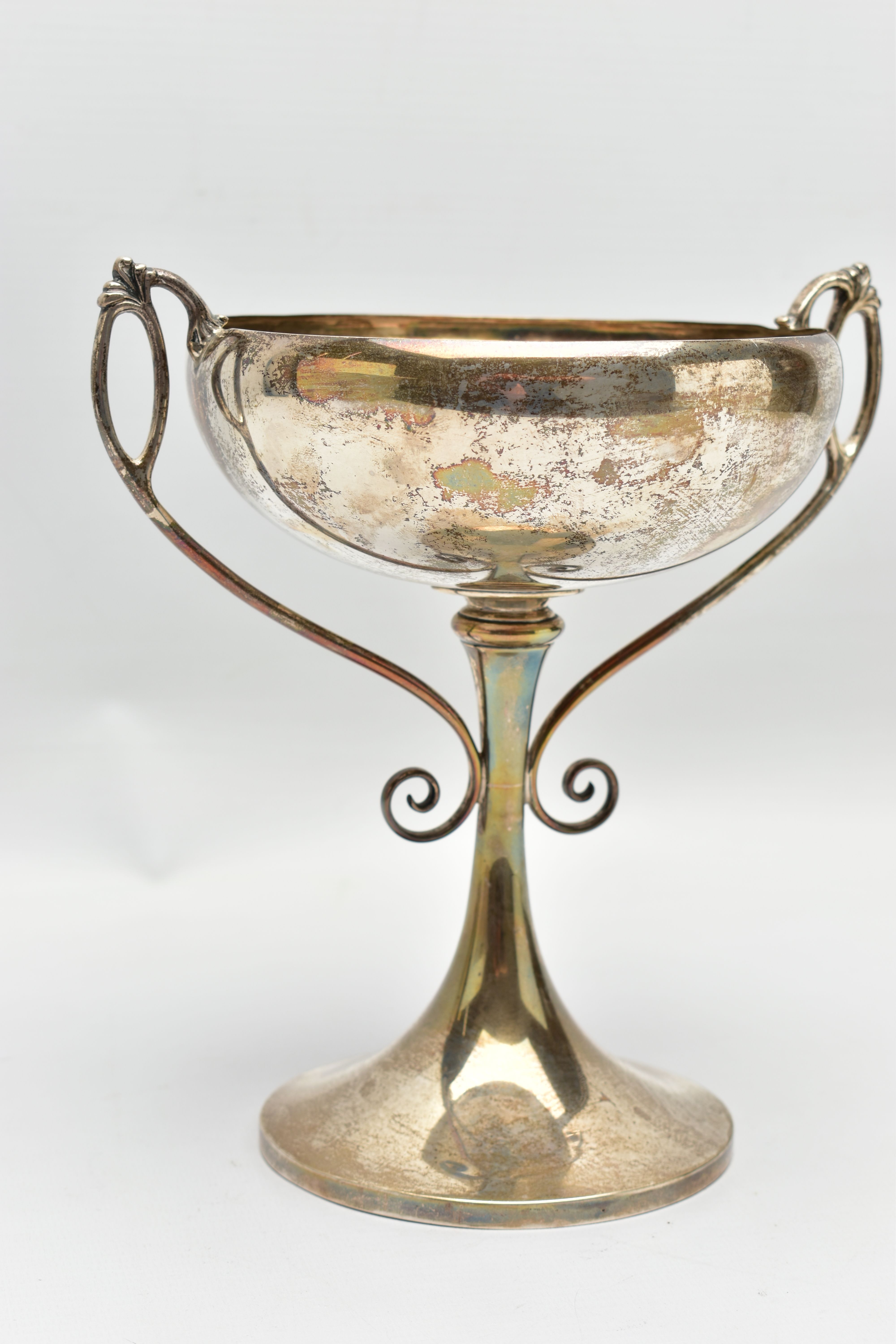 A GEORGE V SILVER TWIN HANDLED TROPHY CUP, the shallow silver cup on a slender pedestal with cast - Image 5 of 8