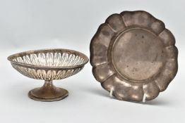 AN ELIZABETH II SILVER DISH OF WAVY OUTLINE AND A GEORGE V PIERCED SILVER PEDESTAL DISH, the wavy