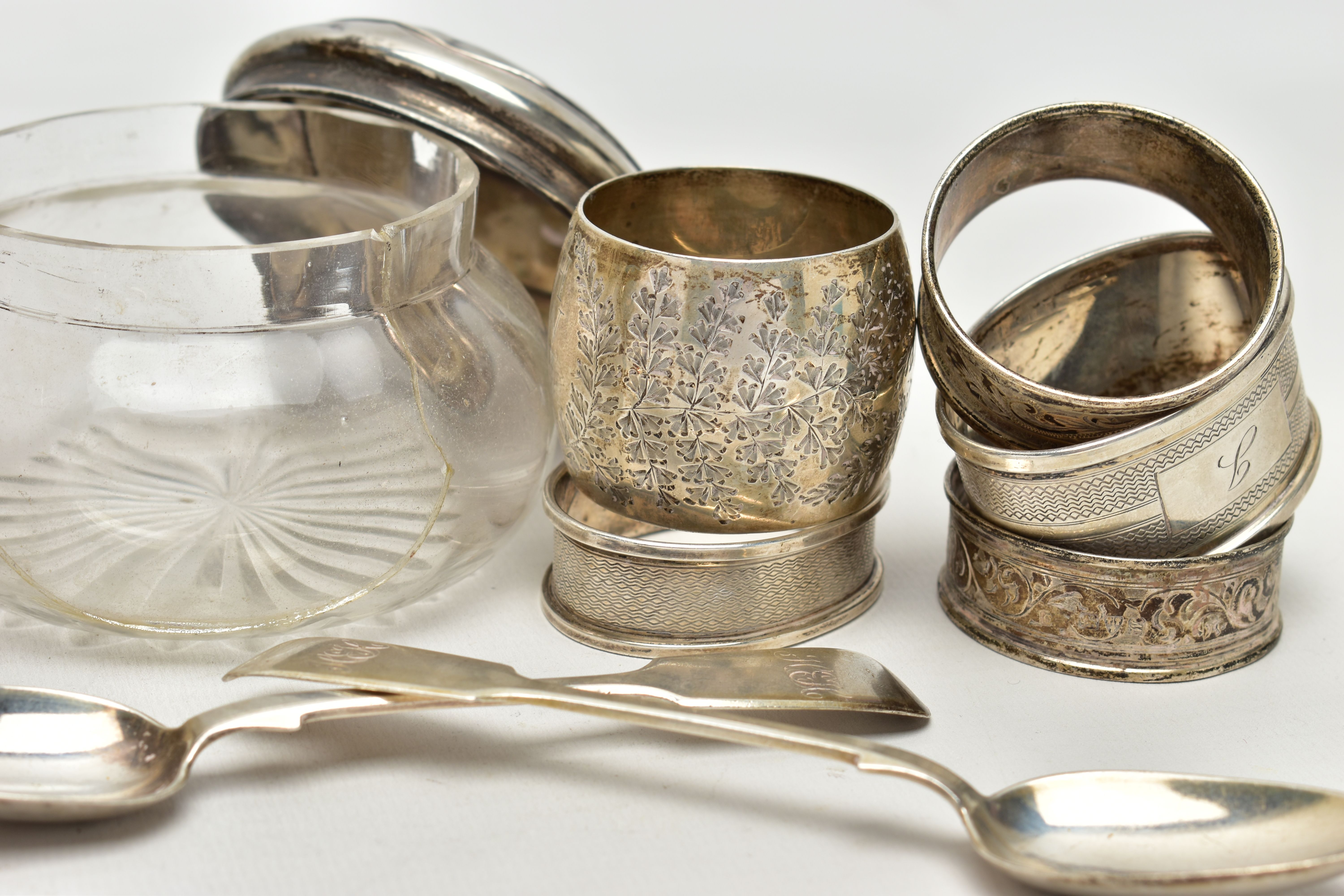 A SMALL PARCEL OF LATE 18TH, 19TH AND 20TH CENTURY SPOONS, NAPKIN RINGS, ETC, comprising an Old - Bild 7 aus 10