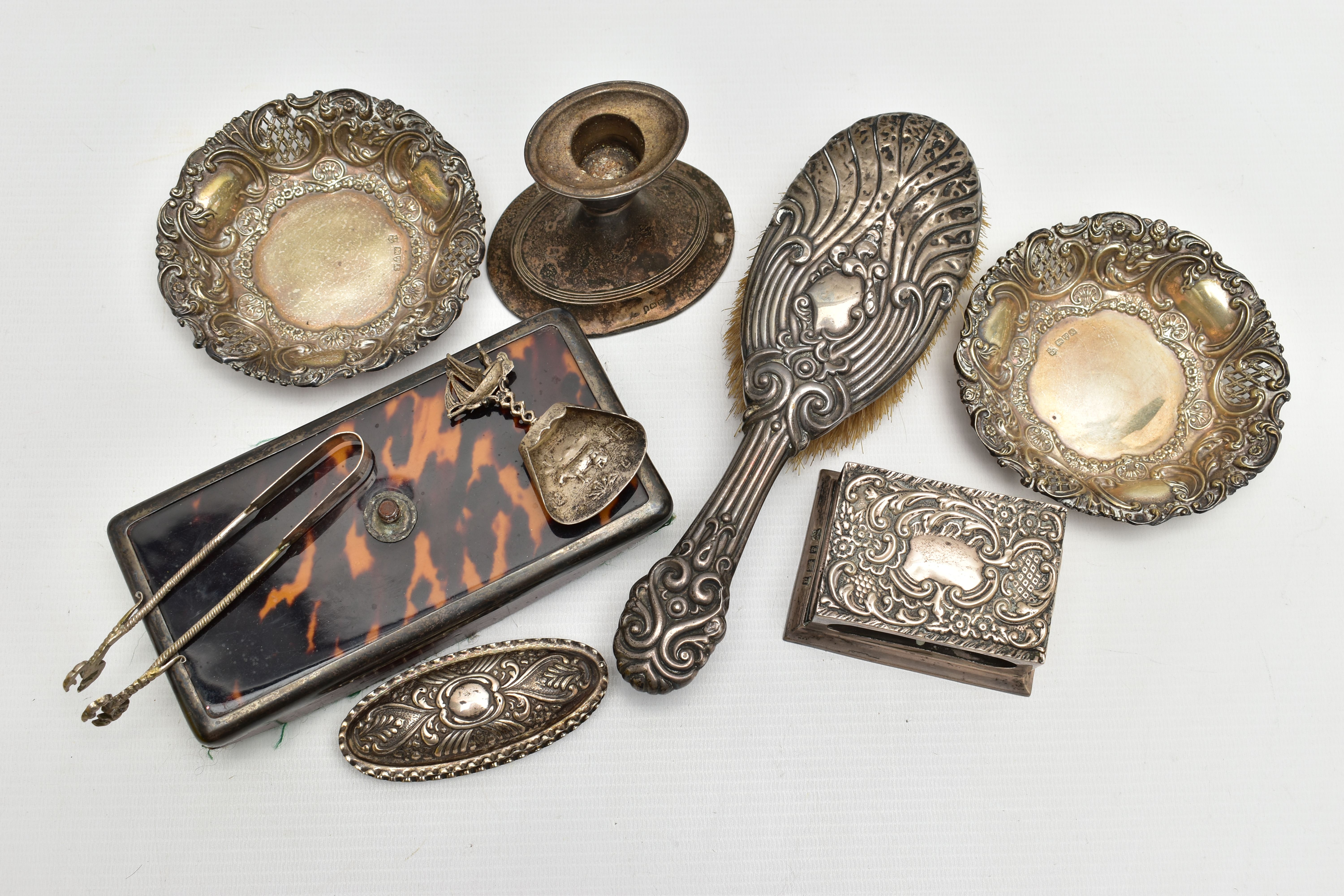 A SMALL PARCEL OF ASSORTED LATE VICTORIAN, EDWARDIAN AND LATER SILVER, comprising a pair of circular - Image 2 of 8