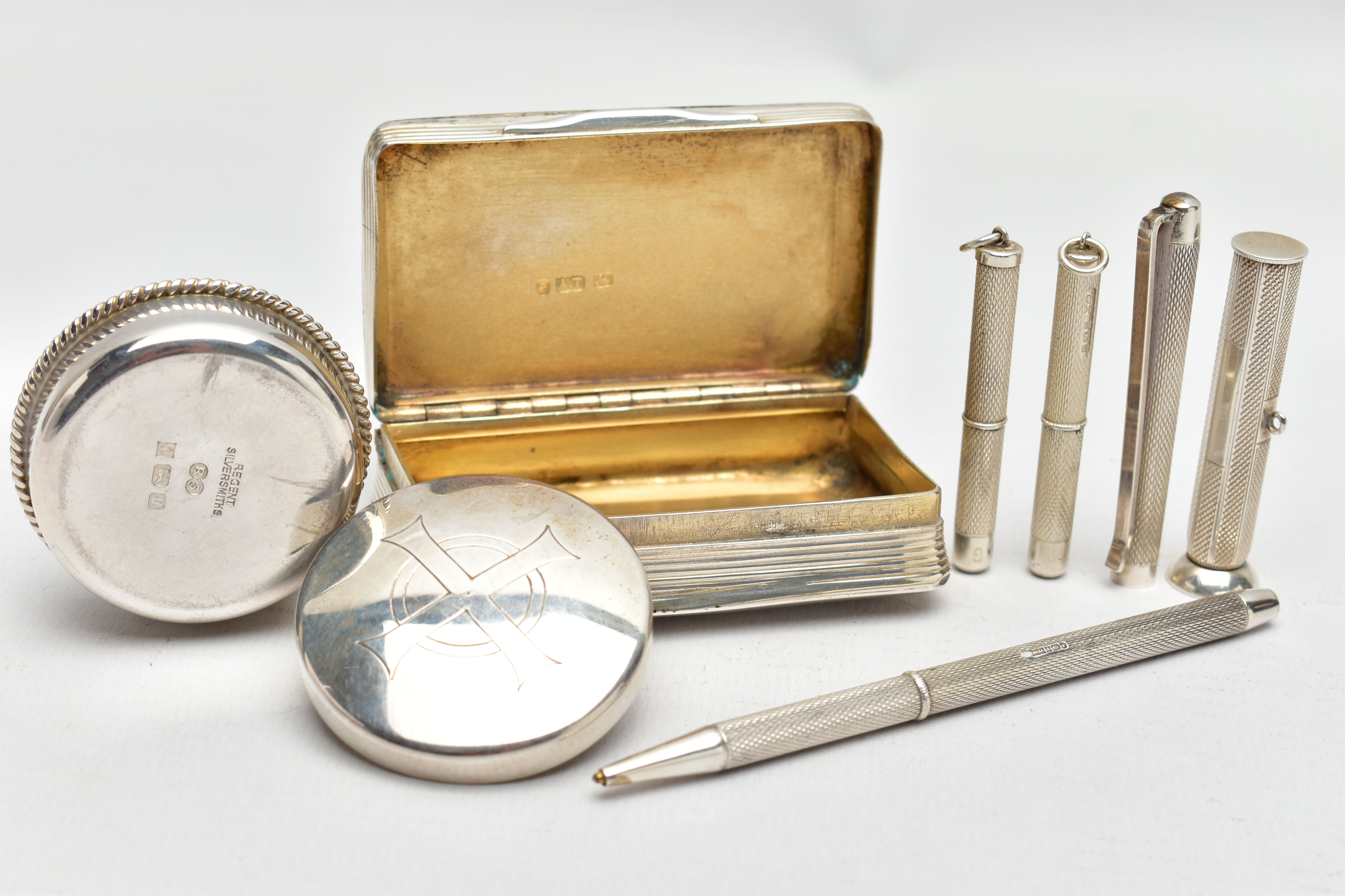 A VICTORIAN RECTANGULAR SILVER SNUFF BOX, AN ELIZABETH II SILVER WAFER BOX AND FOUR ELIZABETH II - Image 3 of 6