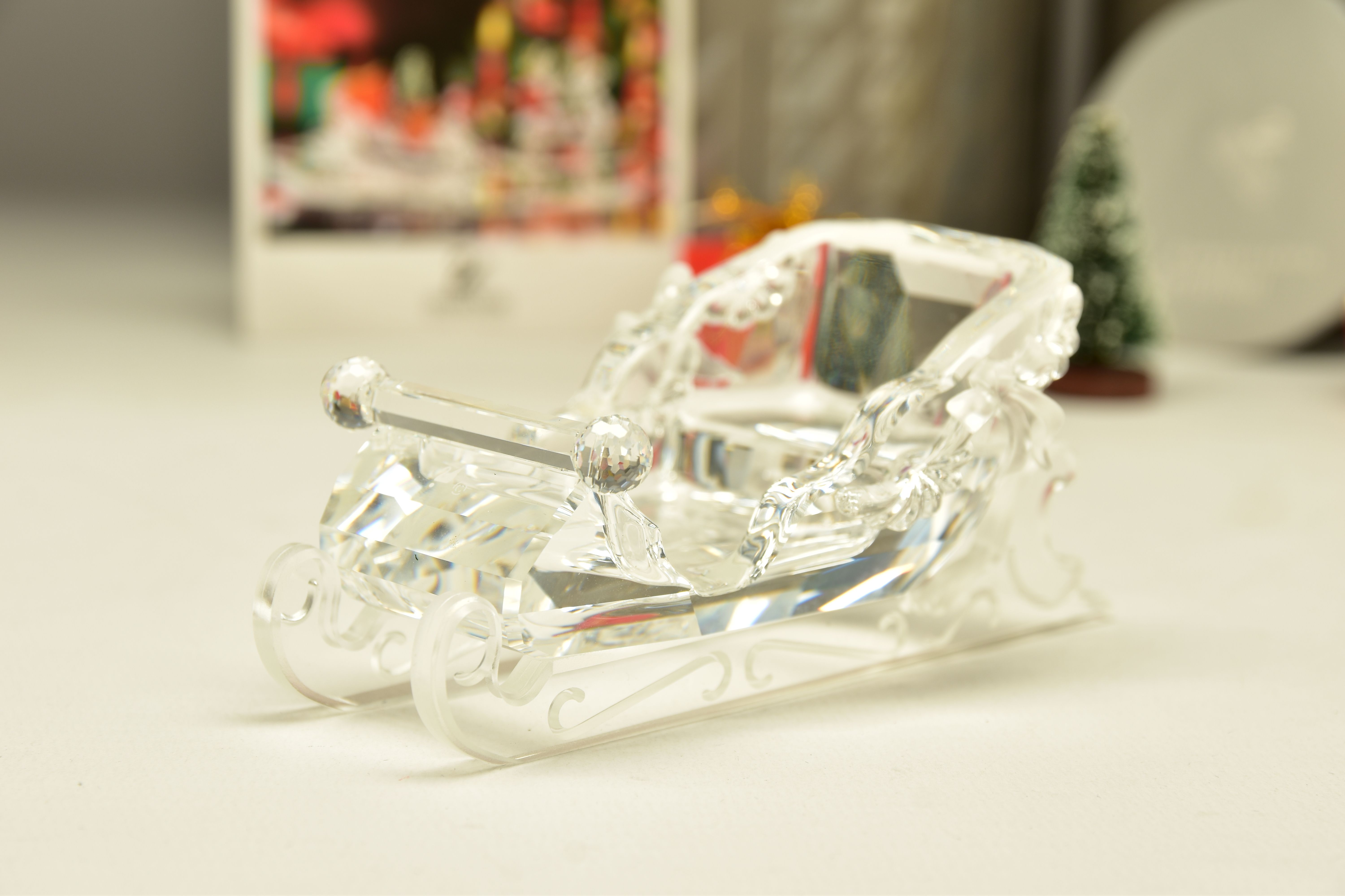 TWO BOXED SWAROVSKI CRYSTAL FROM EXQUISITE ACCENTS SERIES, comprising Sleigh 1996 (205165) with - Image 3 of 5