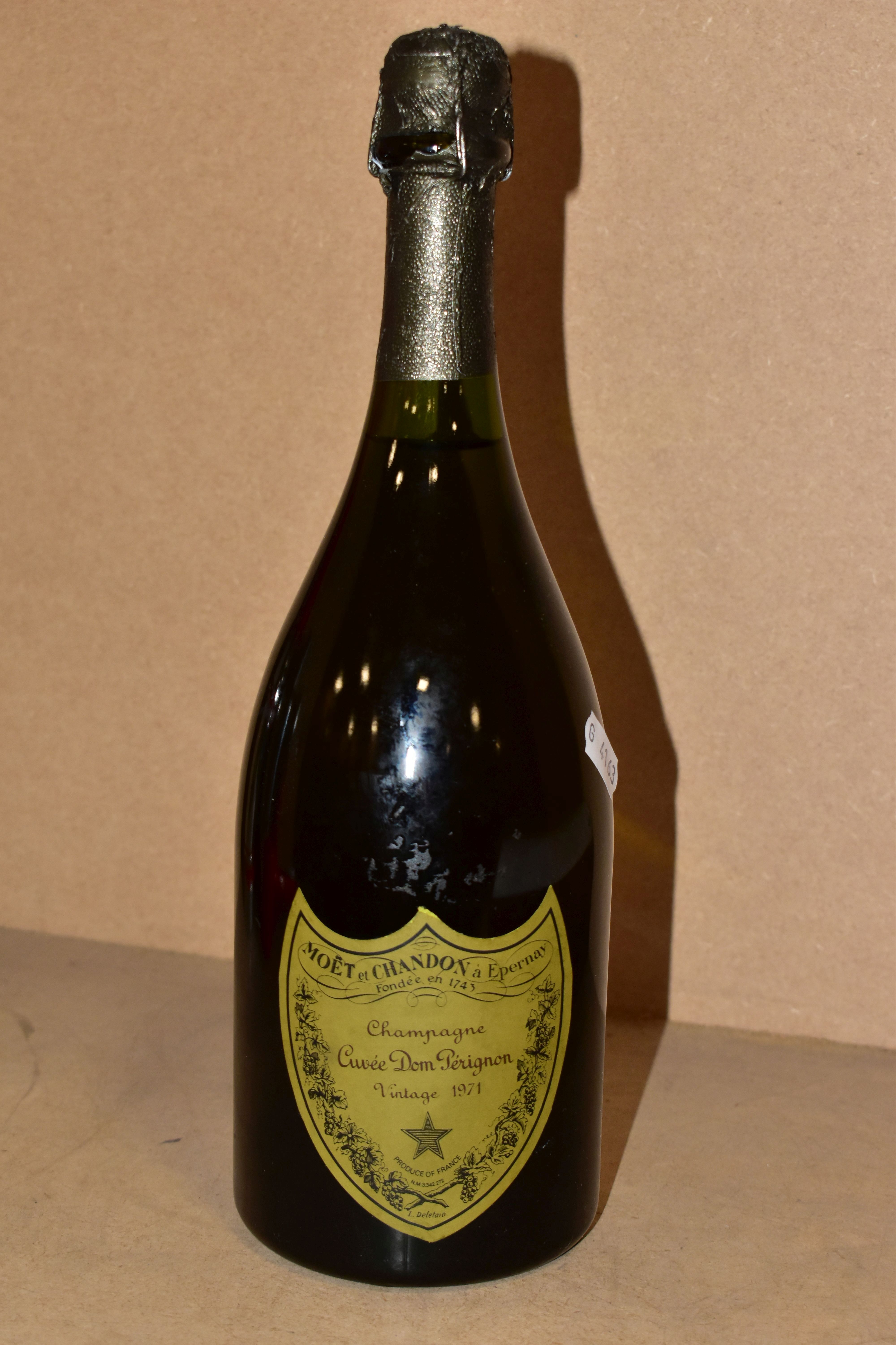 CHAMPAGNE, one bottle of Moet et Chandon a Epernay, cuvee DOM PERIGNON 1971, fill level low neck-