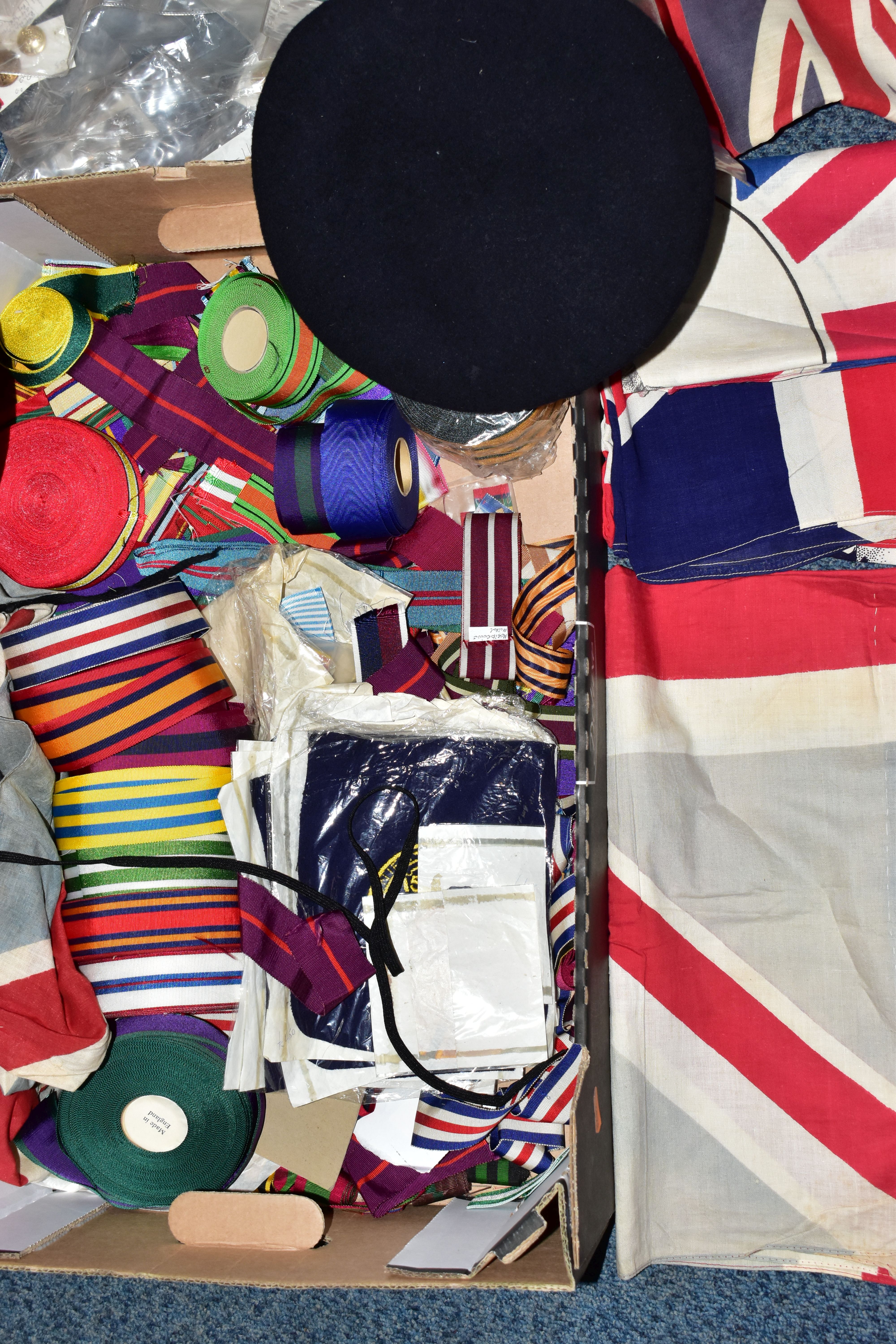 A HUGE SELECTION/COLLECTION OF BRITISH/GERMAN/WORLD MEDAL RIBBONS, together with buttons badges, Cap - Bild 2 aus 7