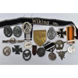 A BOX CONTAINING A NUMBER OF COPIES OF GERMAN COMBAT BADGES AND INSIGNIA, Iron Cross, Drivers Badge,