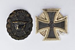 A GERMAN WW1 BLACK WOUND badge, hollow back, long pin and fastener, together with an example of a
