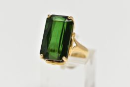 AN 18CT YELLOW GOLD, GREEN TOURMALINE RING, designed with a rectangular cut deep green tourmaline