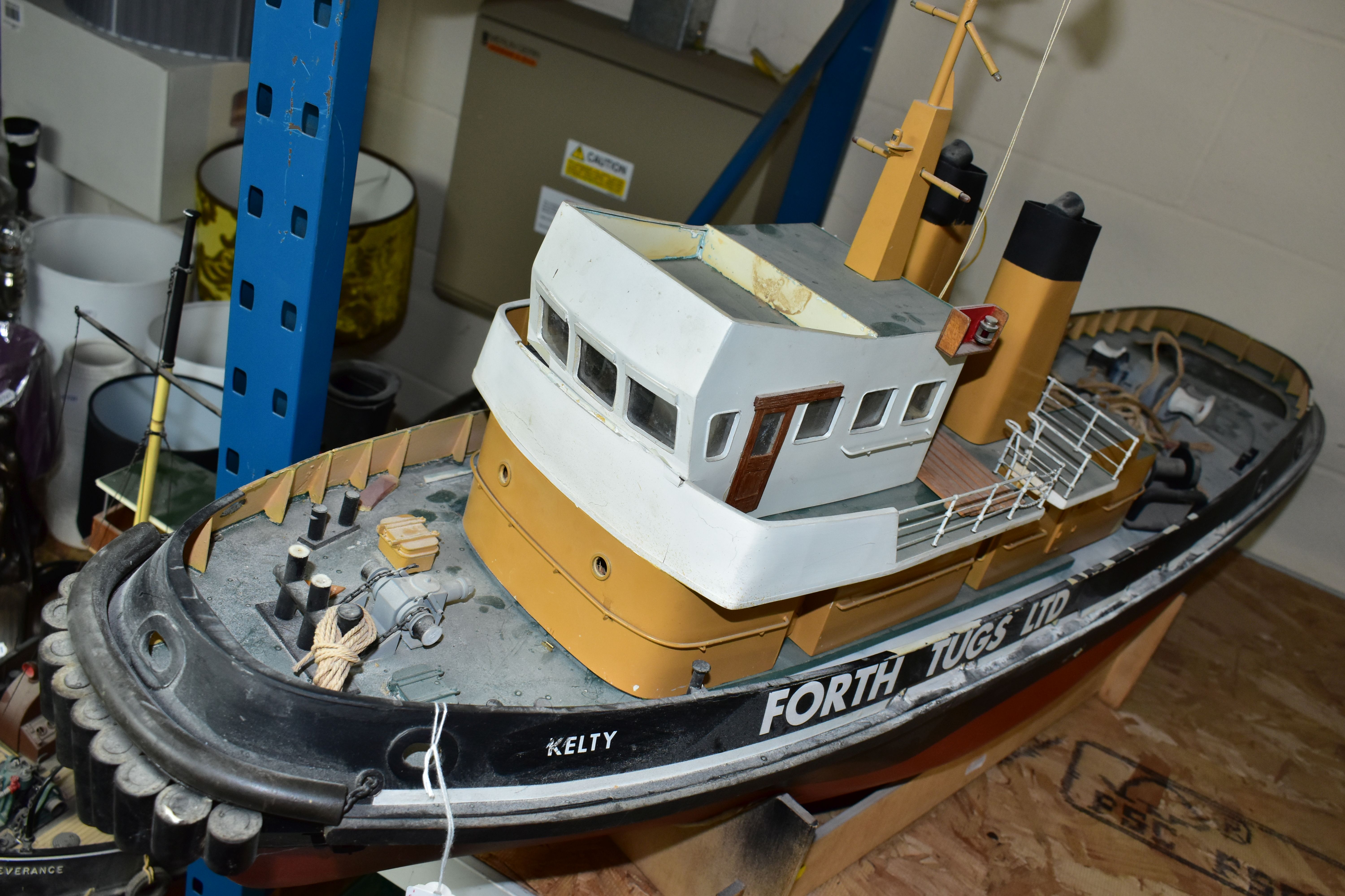 A RADIO CONTROL MODEL OF A TUG BOAT 'KELTY', of fibreglass, wood and plastic construction, fitted - Bild 2 aus 4