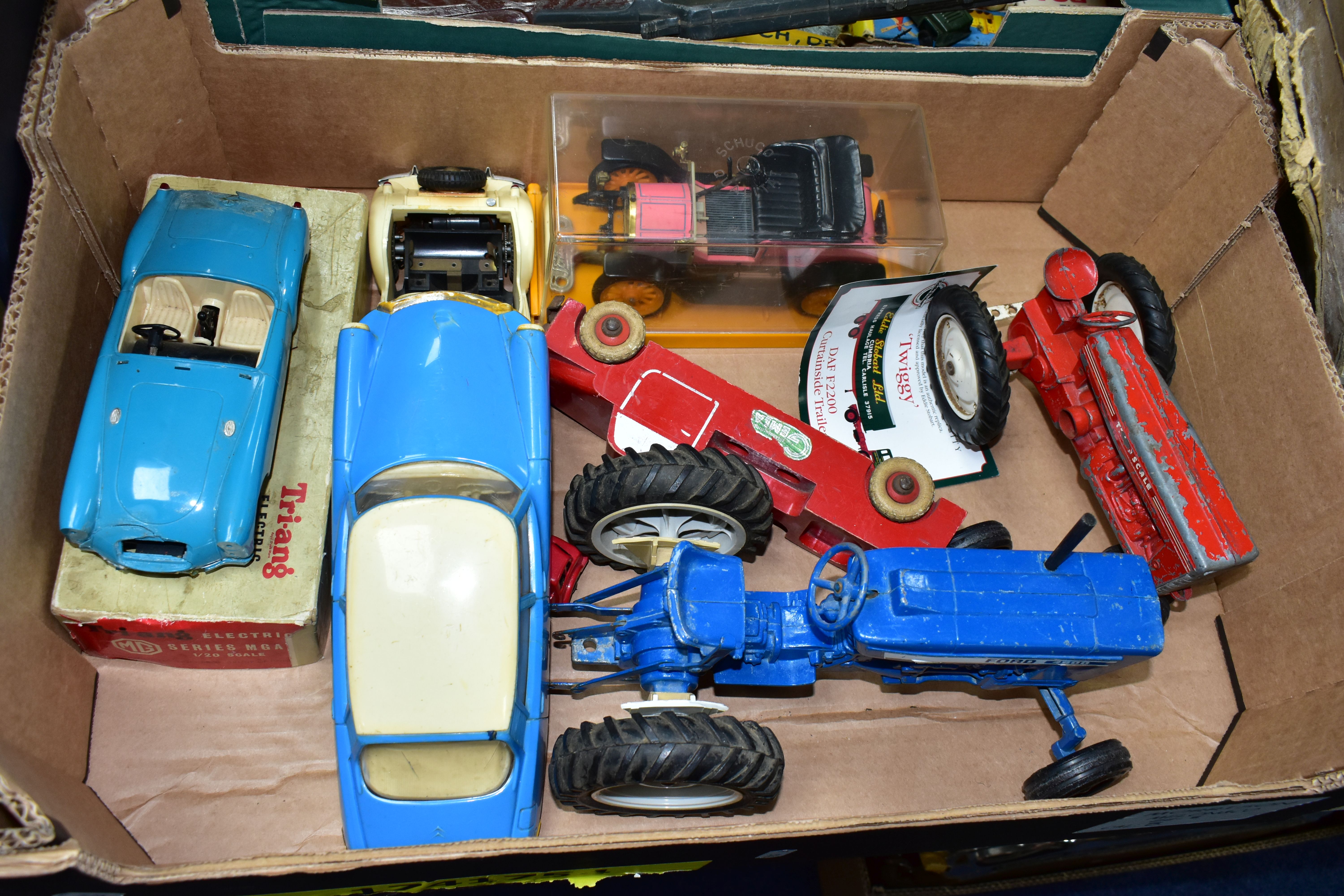 THREE BOXES OF VINTAGE TOYS AND JIGSAWS, to include a balsa wood aircraft making kit, a Tri-ang - Image 7 of 8