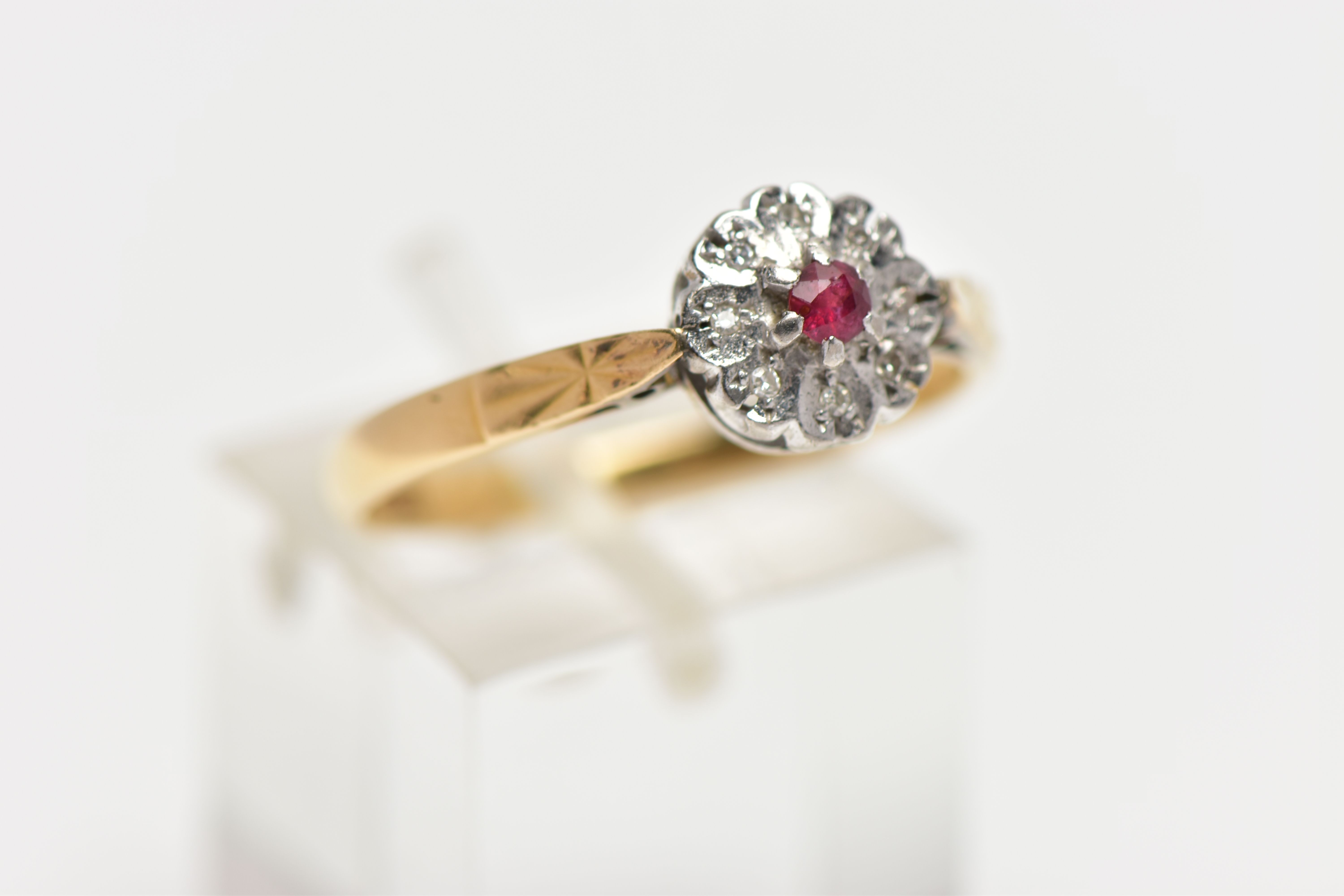 A YELLOW METAL DIAMOND AND RUBY CLUSTER RING, flower design, centring on a circular cut glass filled - Bild 4 aus 4