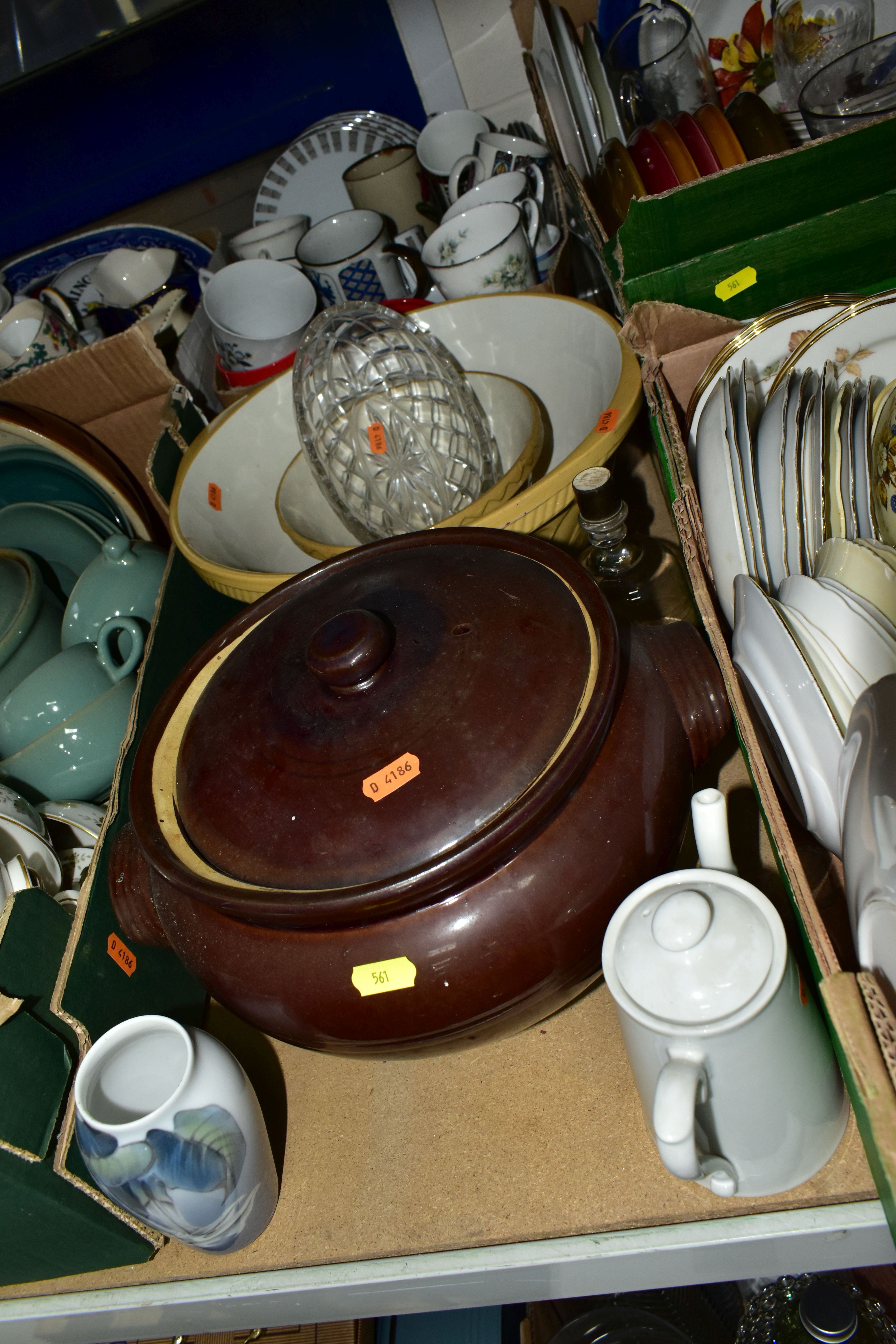 SIX BOXES AND LOOSE CERAMICS AND GLASS ETC, to include Shelley green Dainty saucers and side plates, - Image 4 of 8