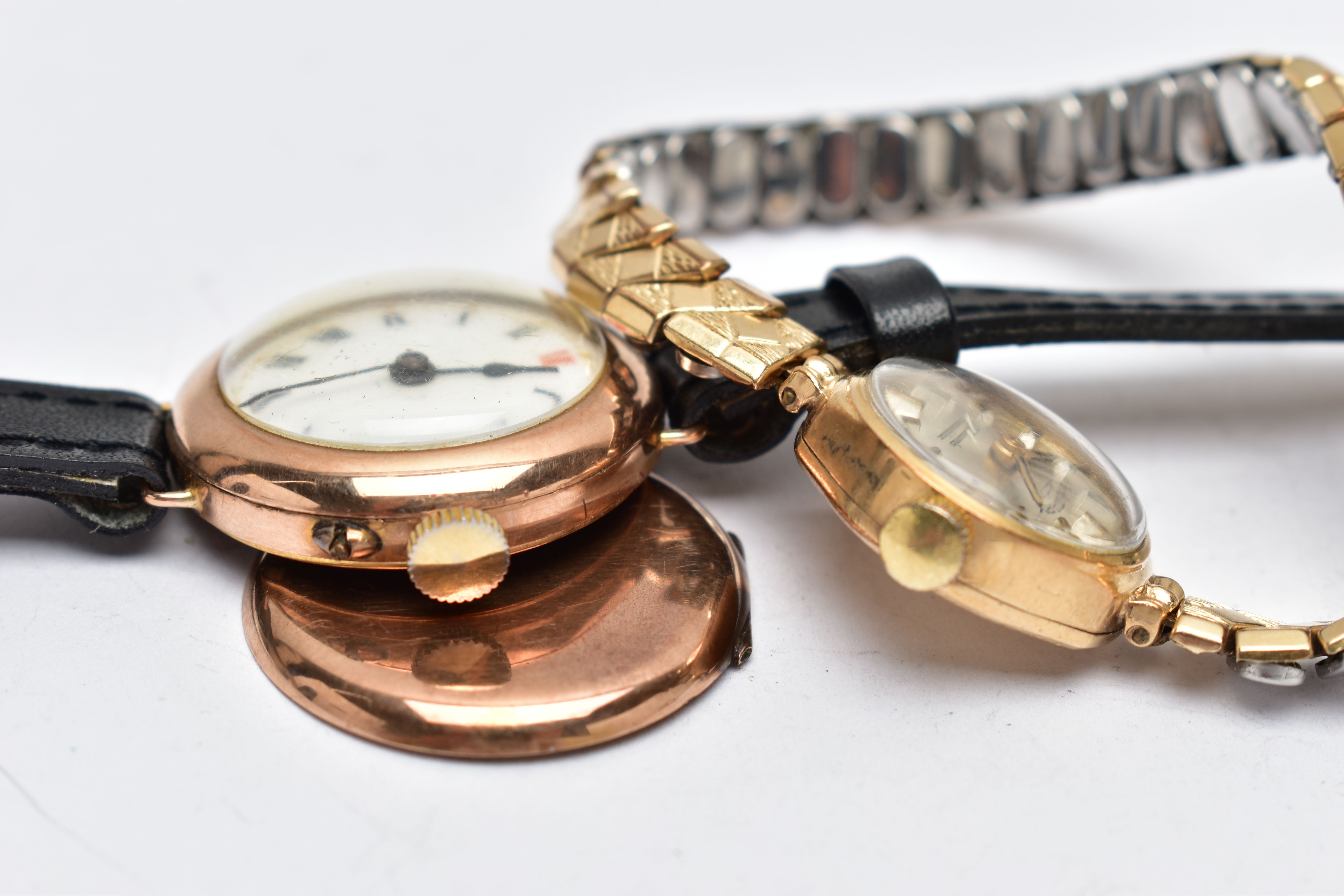 TWO LADIES 9CT GOLD WRISTWATCHES, the first a manual wind watch with a round white dial, Roman - Bild 3 aus 4