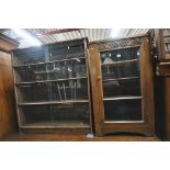 AN EARLY TO MID 20TH CENTURY OAK GLAZED SINGLE DOOR BOOKCASE, width 61cm x depth 30cm x height 103cm