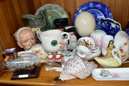 A GROUP OF CERAMIC ORNAMENTS comprising an ostrich egg on a square wooden stand, a Royal Doulton