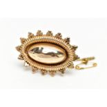 AN EARLY 20TH CENTURY GOLD ETRUSCAN BROOCH, a yellow gold brooch of oval form, domed centre with