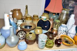 A QUANTITY OF STUDIO POTTERY, LAMPS AND SALT GLAZED JARS, to include Ewweny Pottery comprising a