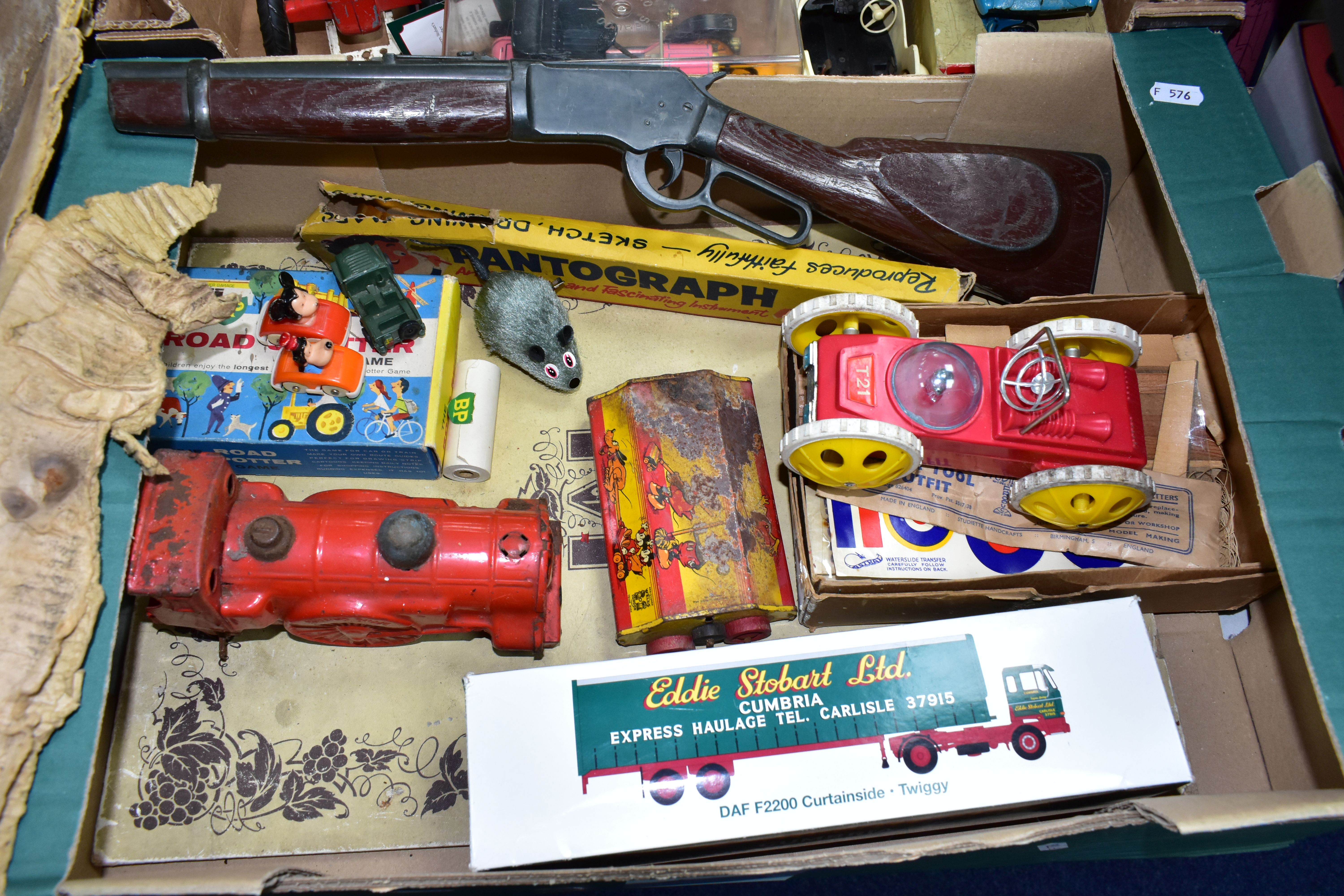 THREE BOXES OF VINTAGE TOYS AND JIGSAWS, to include a balsa wood aircraft making kit, a Tri-ang - Image 5 of 8