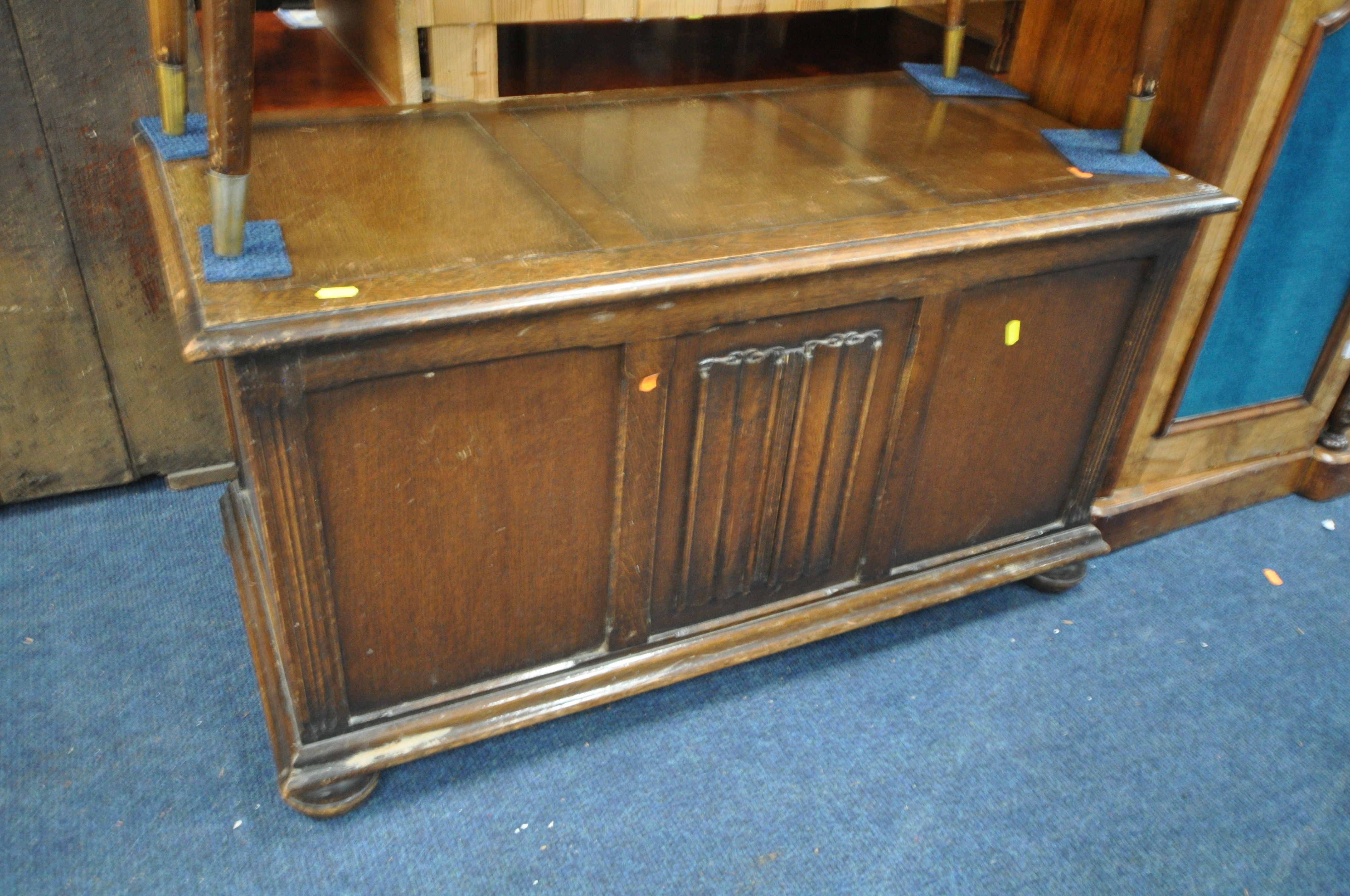 A MID CENTURY LIGHT OAK TELEPHONE TABLE/SEAT, with four drawers and loose cushion, width 88cm x - Image 3 of 3