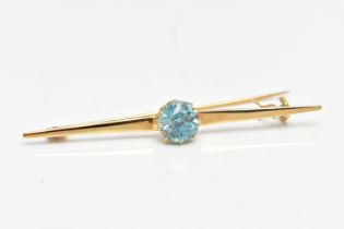 A YELLOW METAL ZIRCON BAR BROOCH, set with a circular blue zircon, measuring approximately 8.5mm x