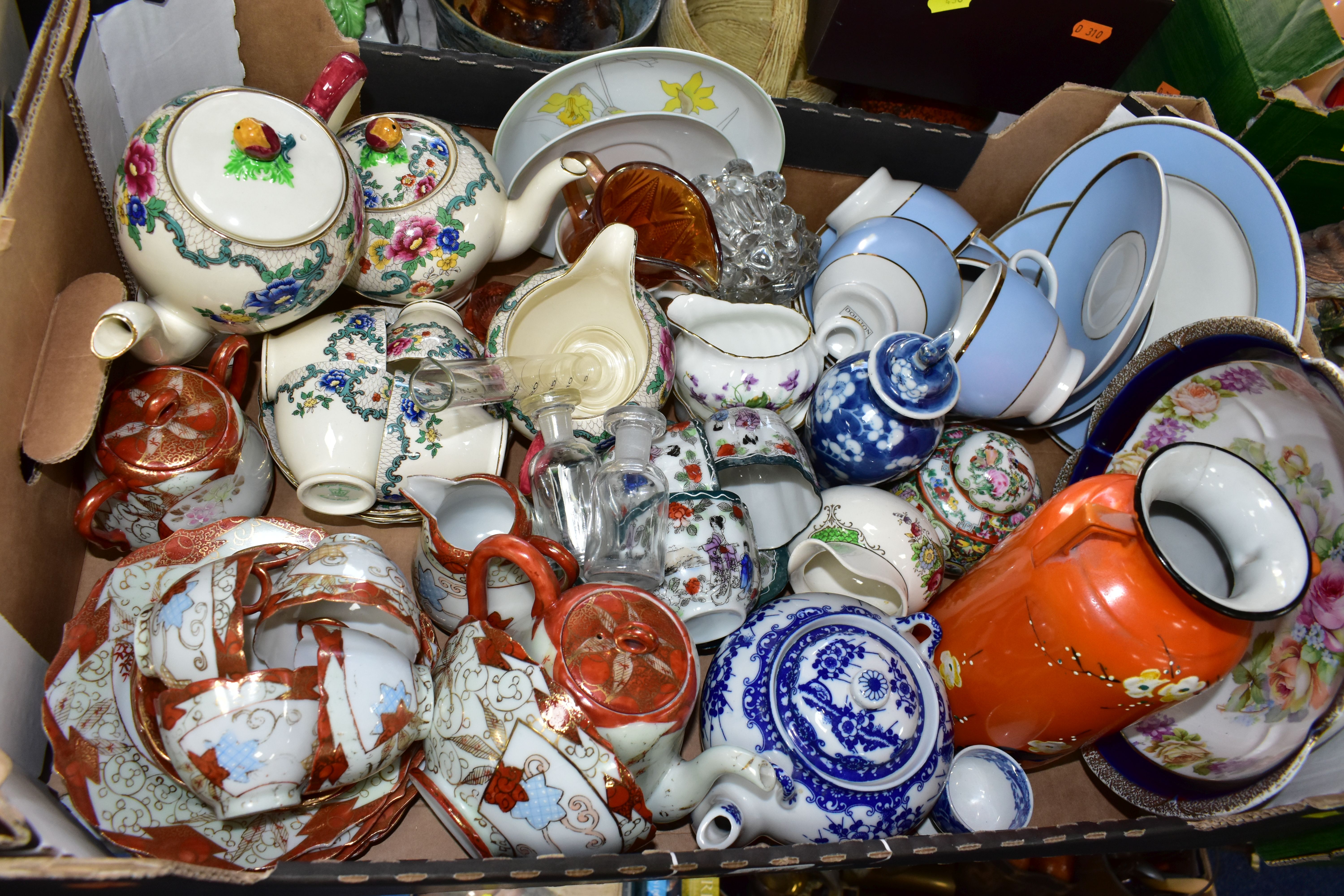 FIVE BOXES OF CERAMICS AND ASSORTED ORNAMENTS, to include a Japanese Mitsu Boshi vase decorated with - Bild 4 aus 8