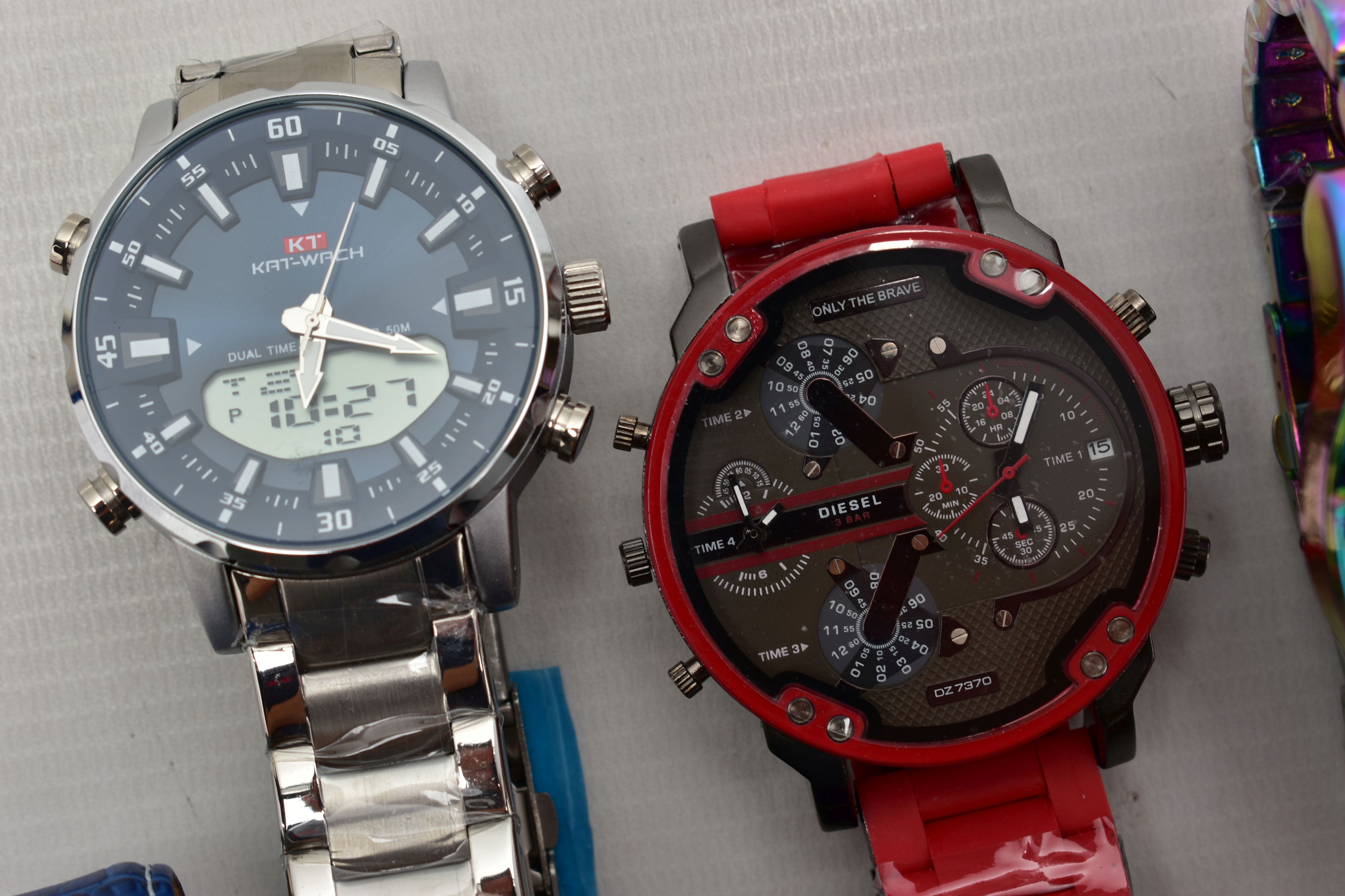 A SELECTION OF GENTS WRISTWATCHES, to include 'Invicta, joker' wristwatch, two 'Curren' - Bild 3 aus 5