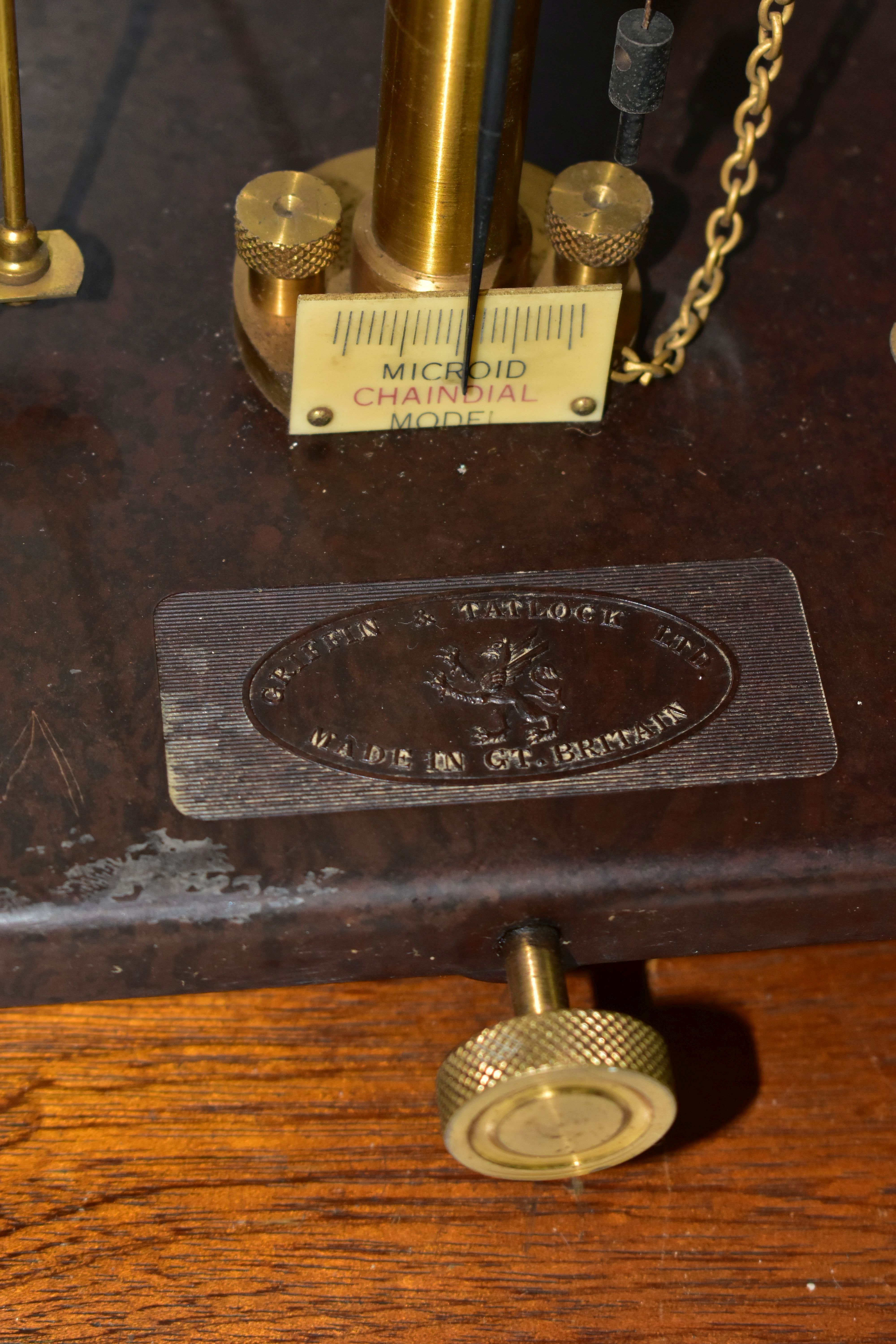 AN OAK CASED SET OF GRIFFIN & TATLOCK LTD SCIENTIFIC SCALES, the Bakelite base marked with maker's - Image 5 of 5