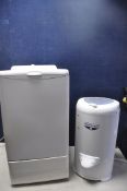 WHITE KNIGHT 28009W SPIN DRYER along with a Blomberg TL45TD reverse action dryer (both PAT pass