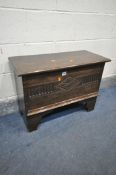 A REPRODUCTION OAK COFFER, width 75cm x depth 33cm x height 53cm (condition:-good condition)