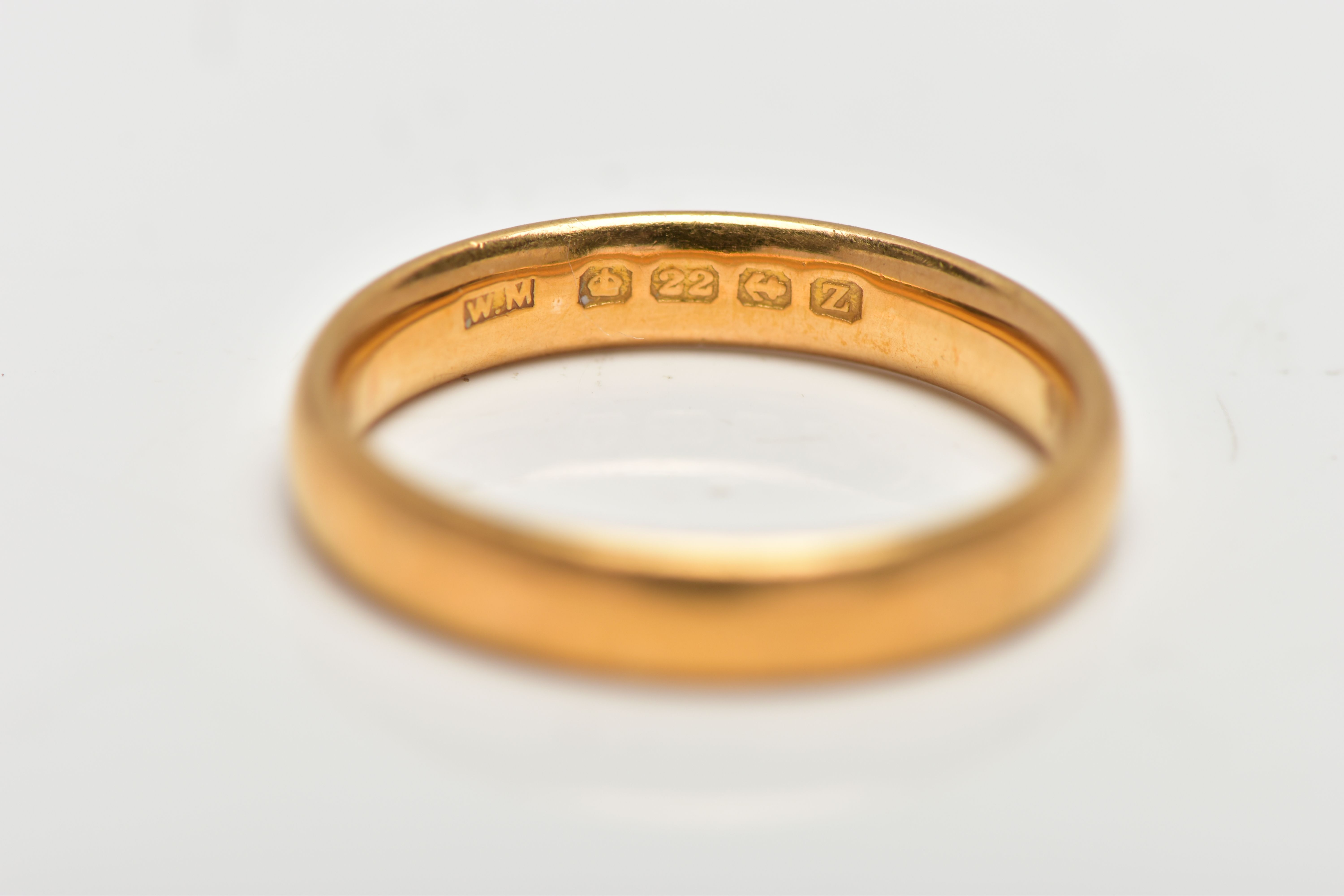 AN EARLY 20TH CENTURY 22CT GOLD BAND RING, designed as a plain polished band, hallmarked - Image 2 of 2