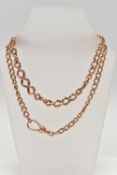 AN EARLY 20TH CENTURY 9CT GOLD ALBERT CHAIN, a graduating curb chain, fitted with an extended