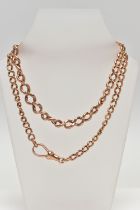 AN EARLY 20TH CENTURY 9CT GOLD ALBERT CHAIN, a graduating curb chain, fitted with an extended