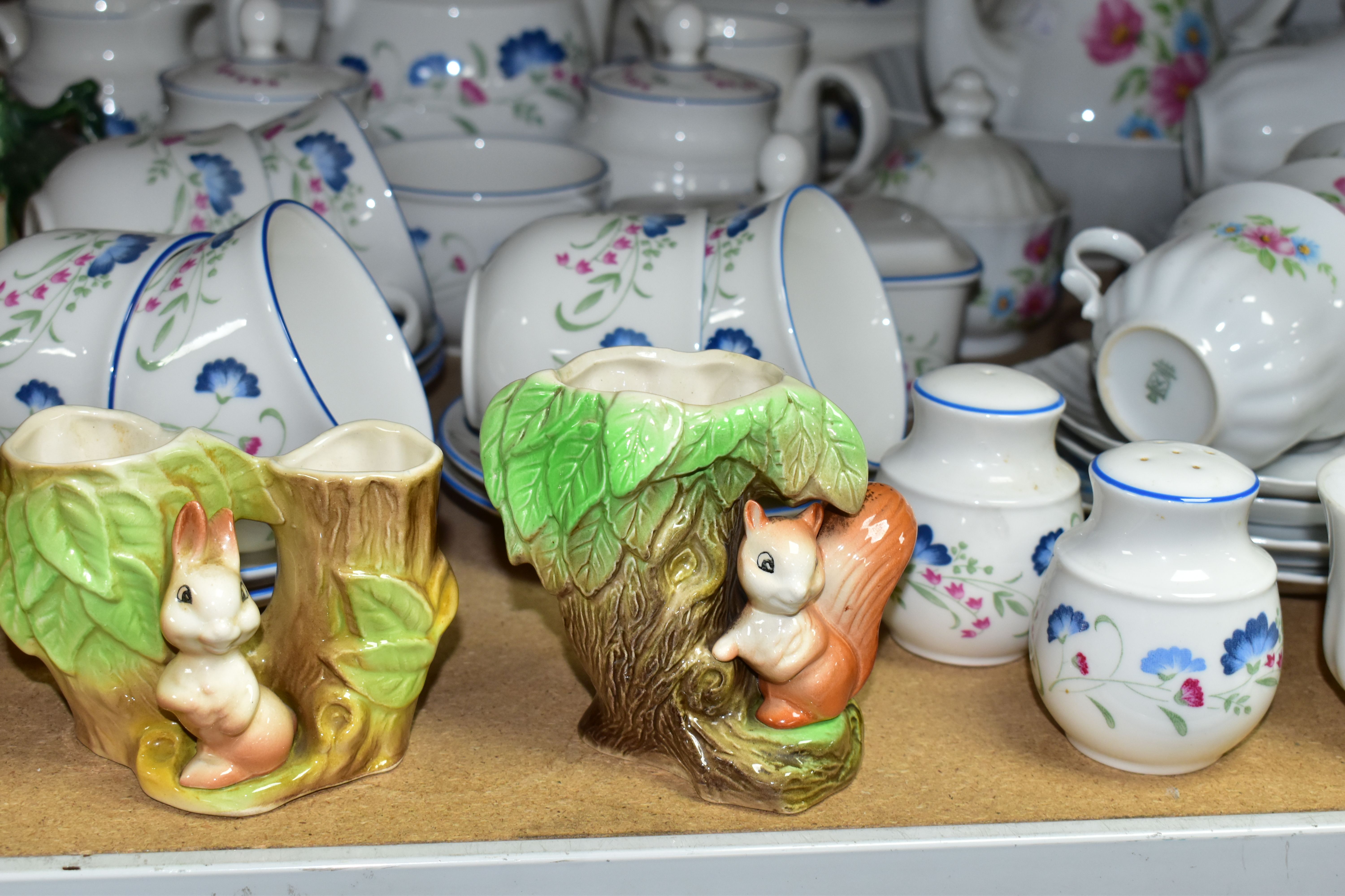 A GROUP OF TEAWARES AND CERAMICS, comprising Royal Doulton Expressions 'Windermere' pattern two - Image 4 of 7