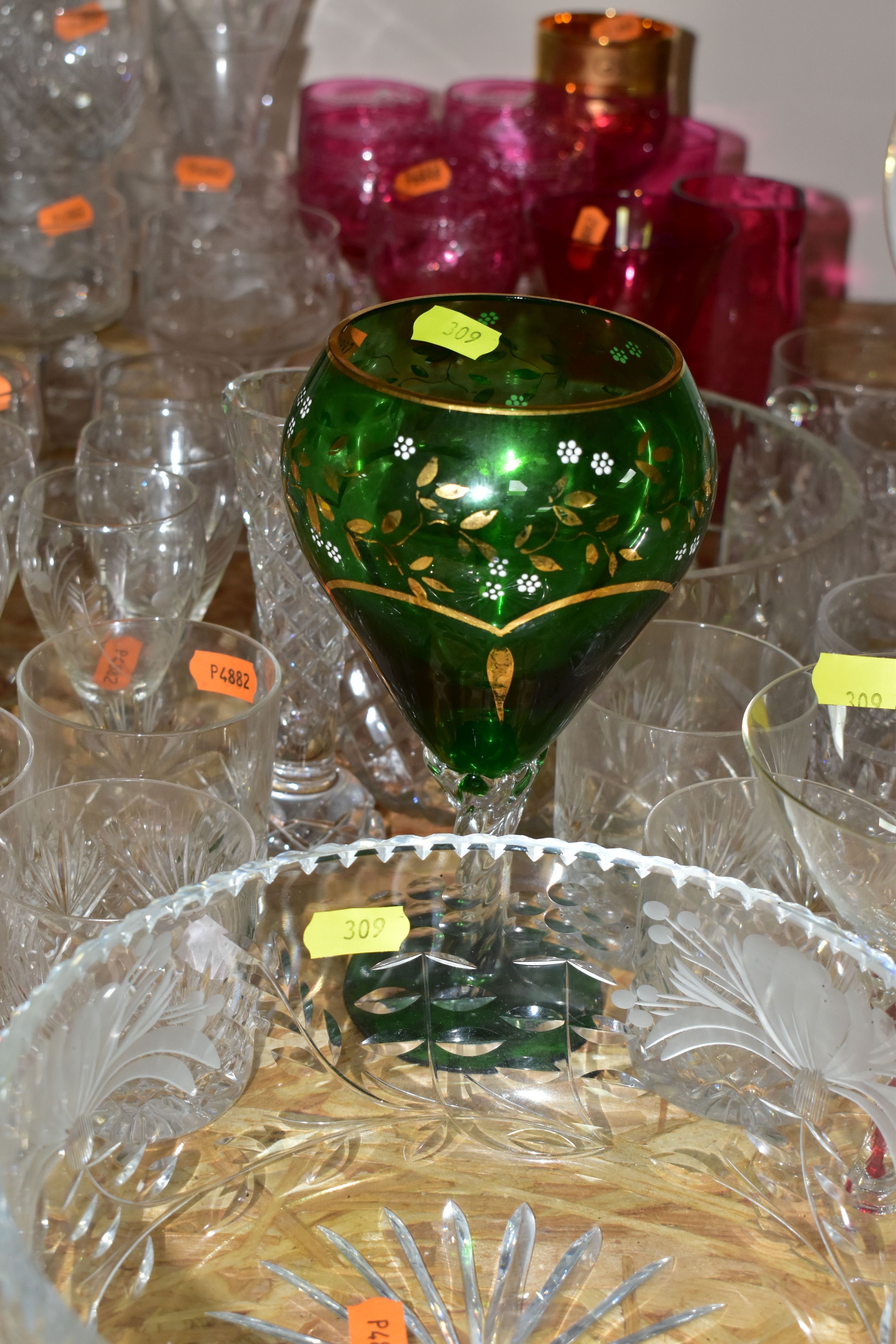 A QUANTITY OF CUT CRYSTAL AND OTHER GLASSWARES, comprising a Royal Doulton cranberry glass bell, - Bild 4 aus 8