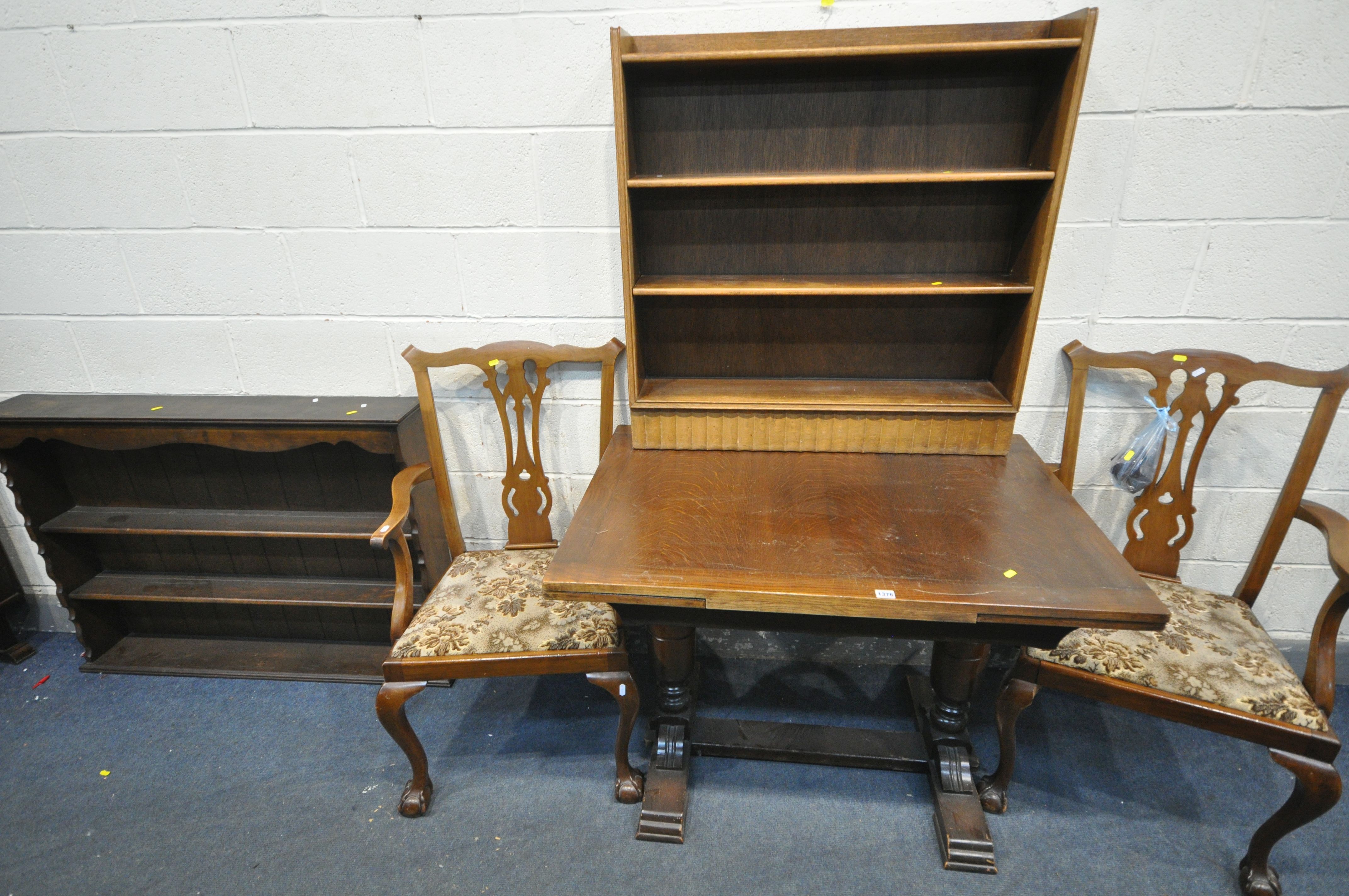 A 20TH CENTURY OAK DRAW LEAF DINING TABLE, open length 166cm x closed length 106cm x depth 76cm x