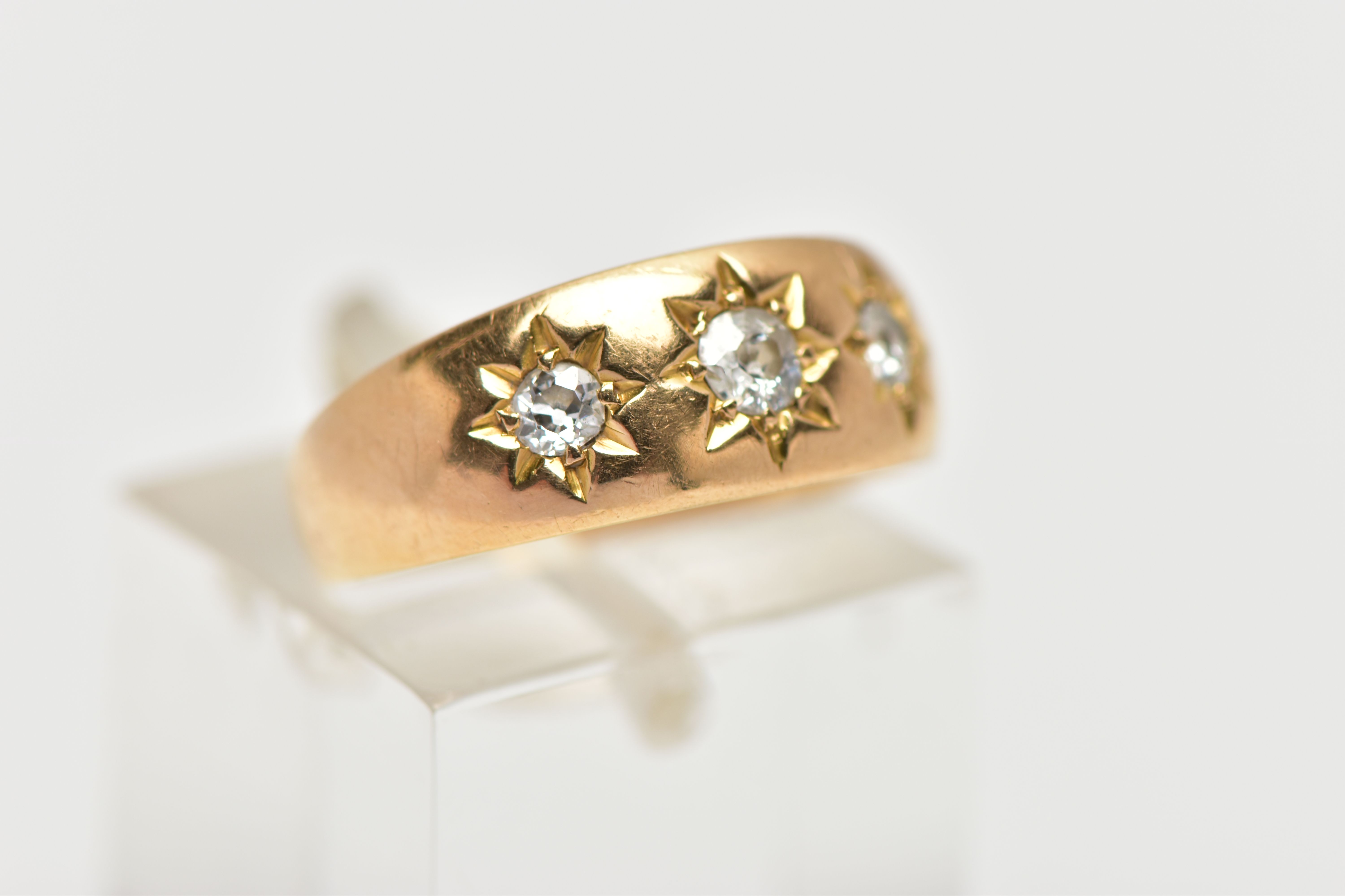 AN 18CT GOLD DIAMOND THREE STONE RING, the graduated old cut diamonds, within a star setting, to the - Image 4 of 4