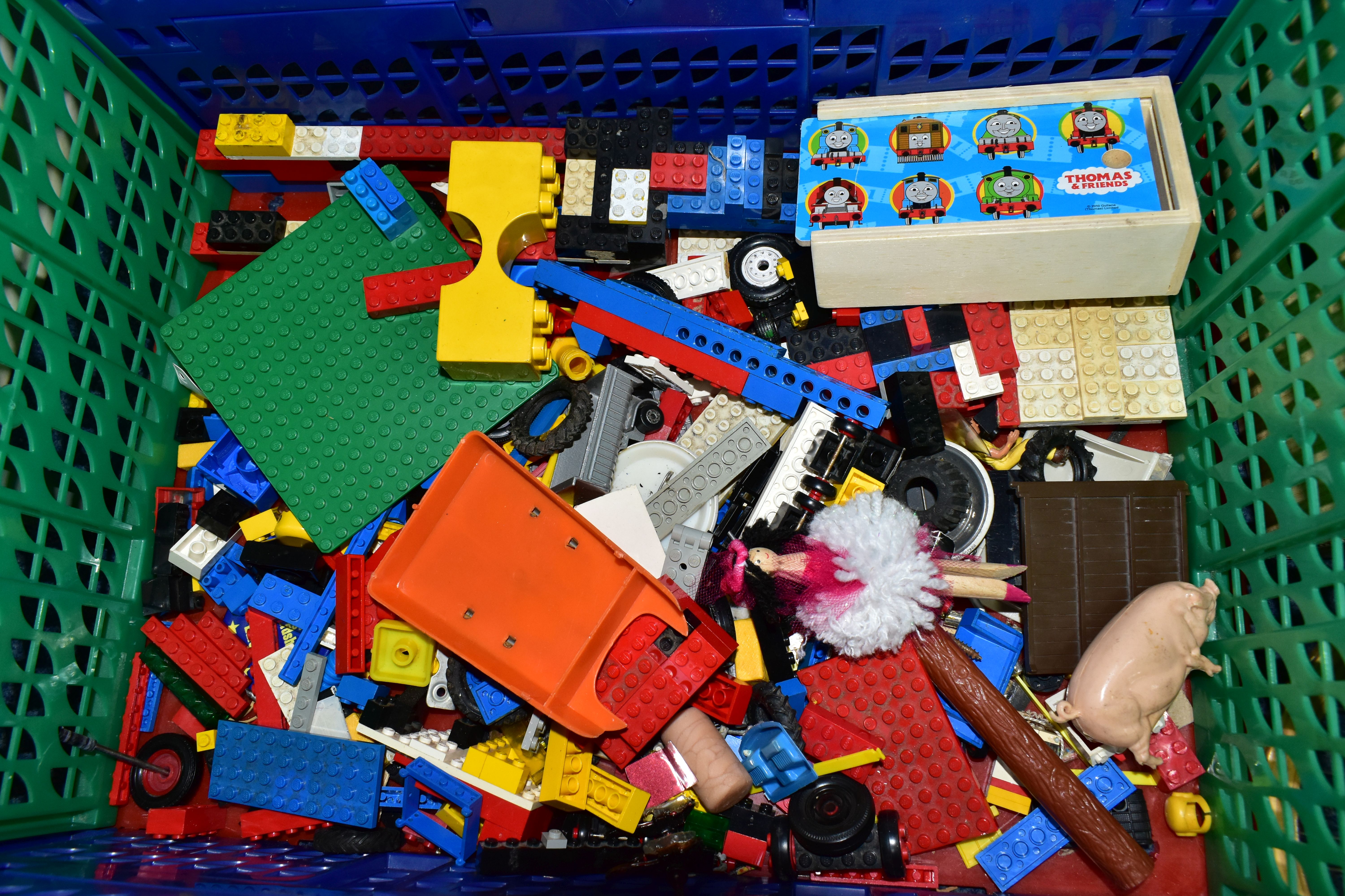 A QUANTITY OF VINTAGE TOYS AND GAMES ETC, to include Lego and Stickle Brick pieces, diecast - Bild 10 aus 14