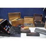 A COLLECTION OF VINTAGE TOOLS to include a wooden box containing a quantity of chisels and