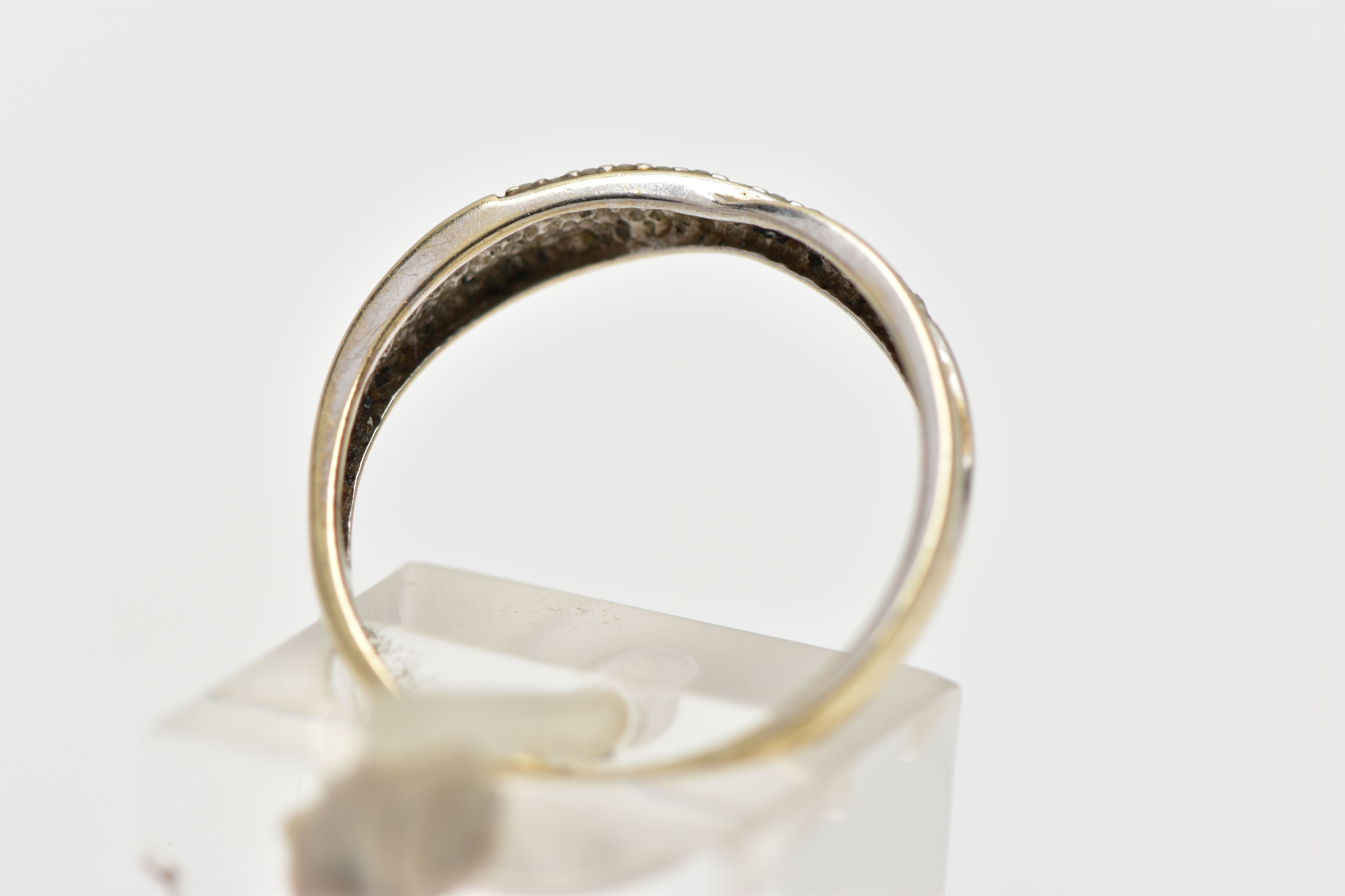 A 9CT WHITE GOLD DIAMOND DRESS RING, the single cut diamond line, set across an asymmetric plain - Image 3 of 4