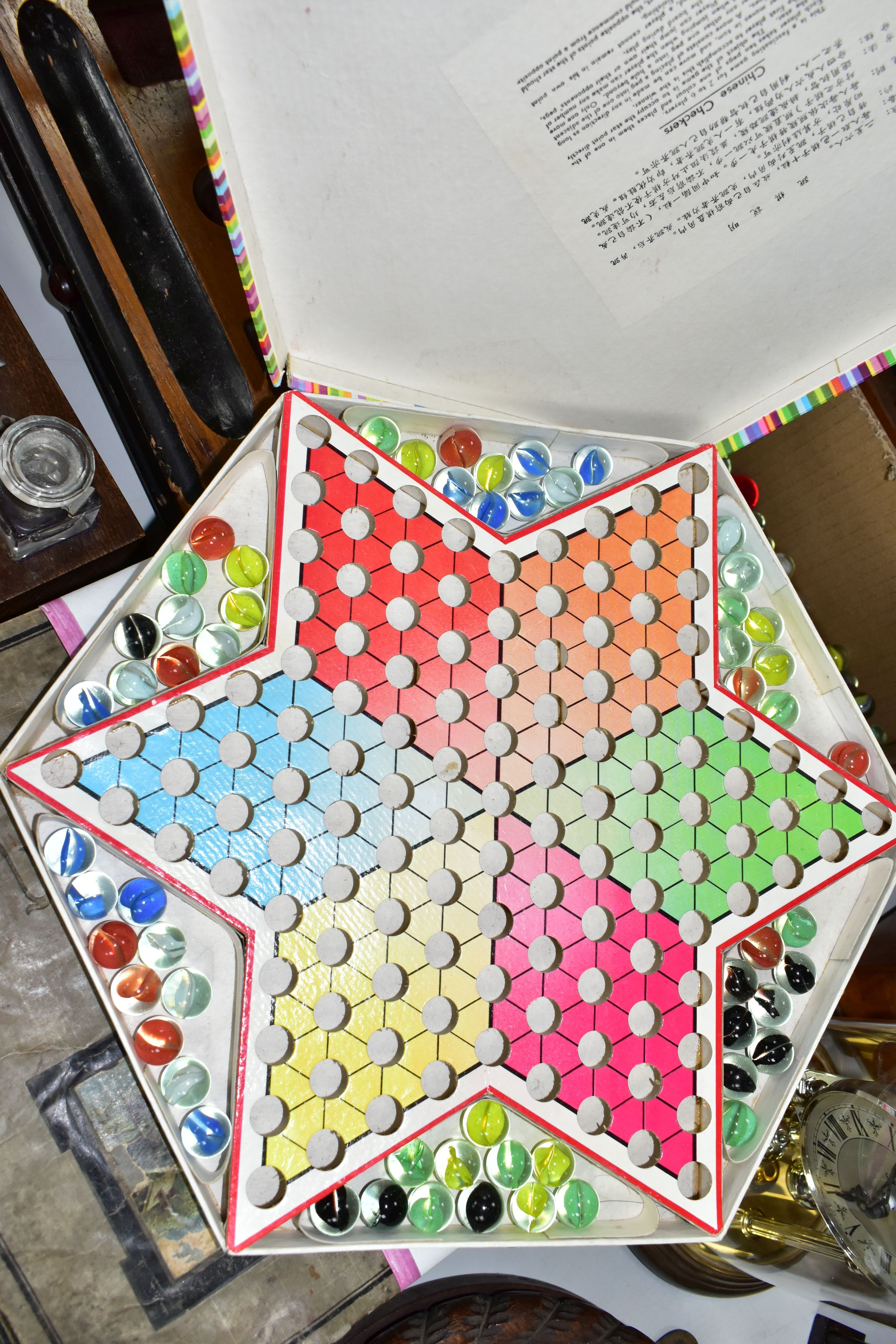 A BOXED CHINESE CHECKERS SET, together with a box of glass marbles - Image 3 of 3