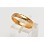 AN EARLY 20TH CENTURY 22CT GOLD BAND RING, designed as a plain polished band, hallmarked